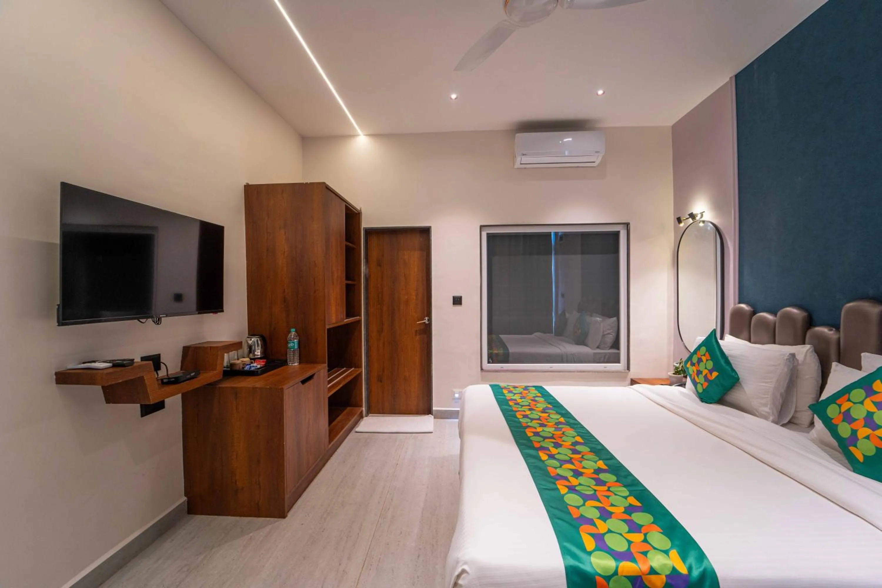 Bedroom, Bed in Treebo Winter Town Venna Lake