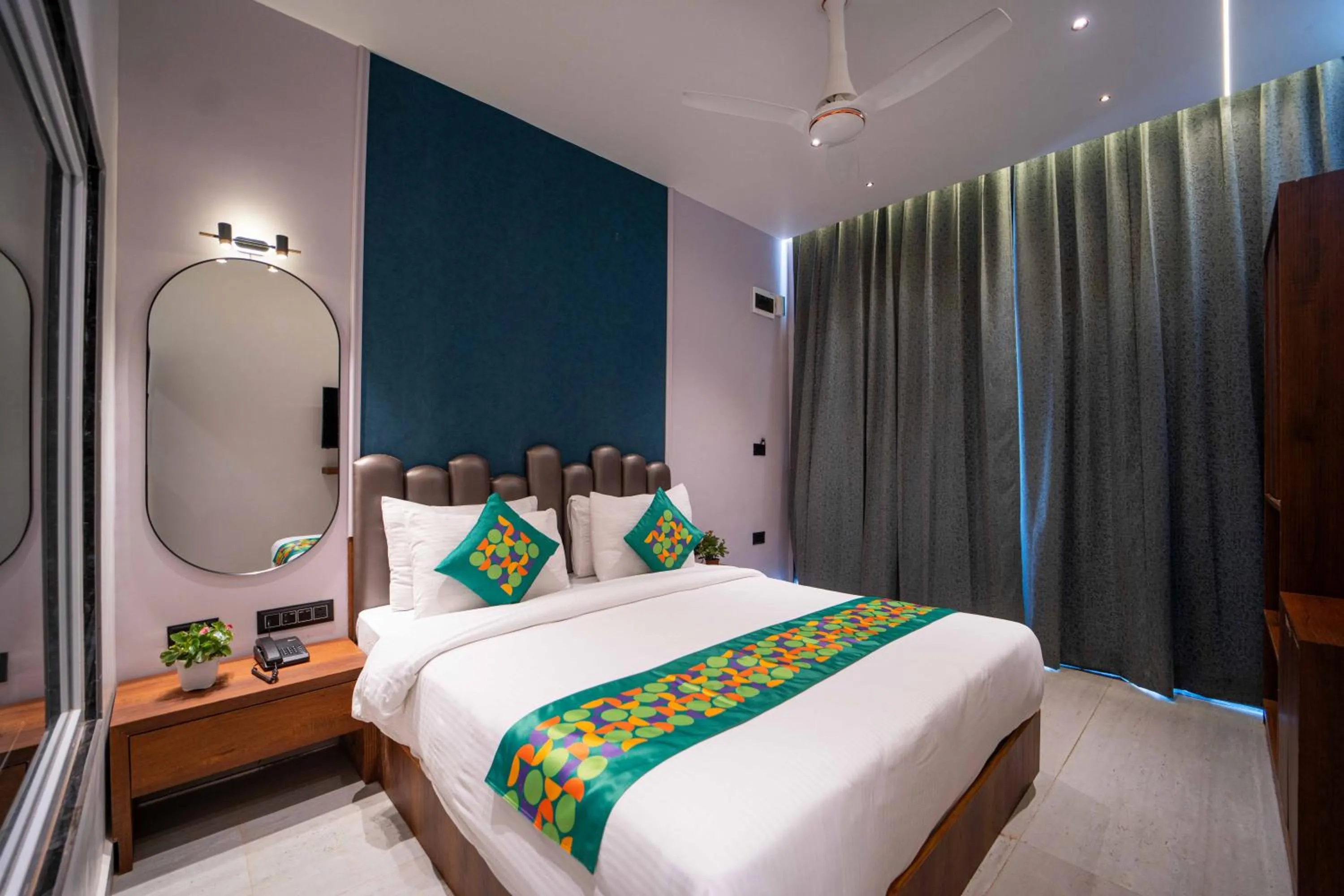 Bedroom, Bed in Treebo Winter Town Venna Lake