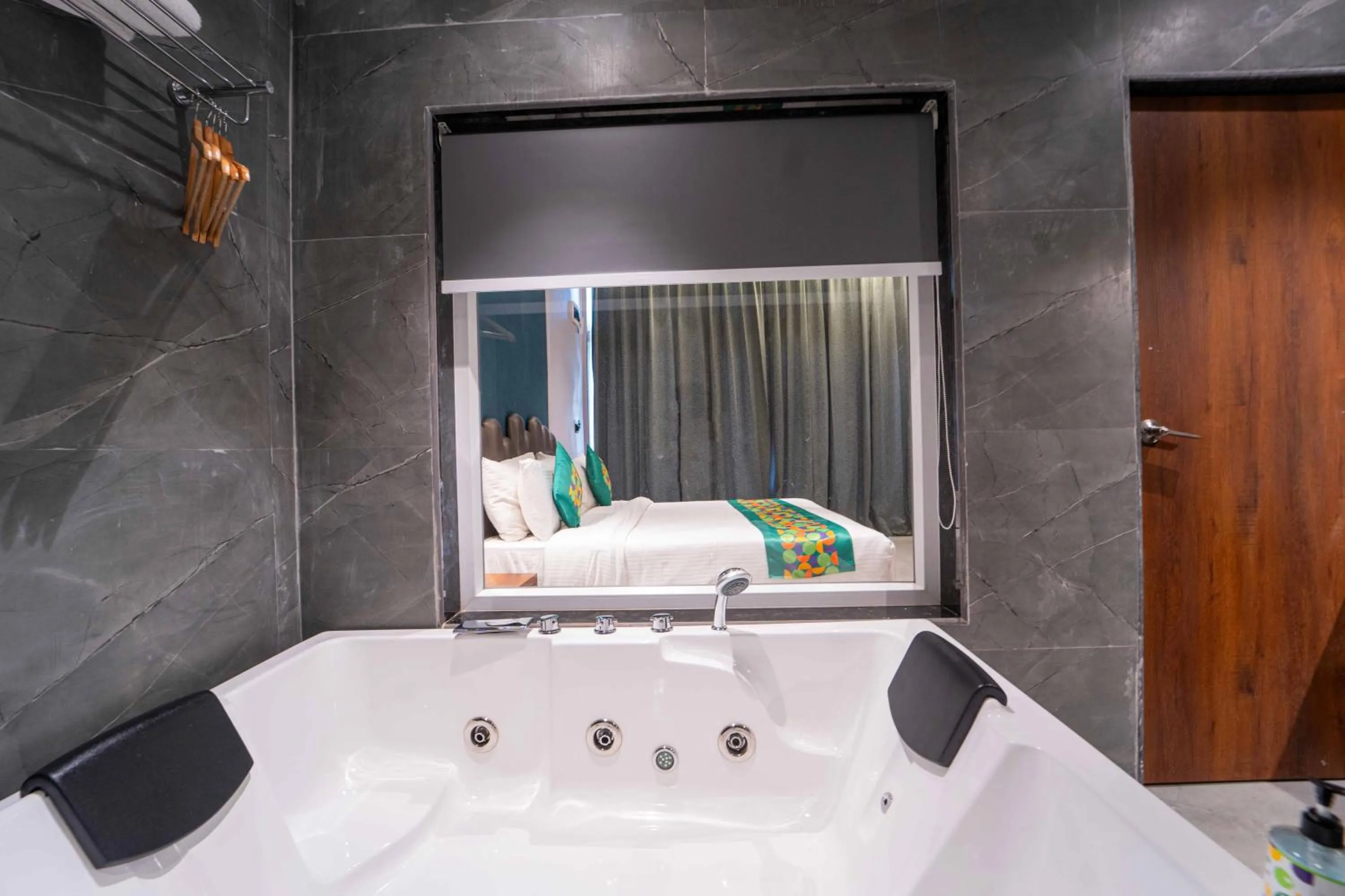 Bedroom in Treebo Winter Town Venna Lake