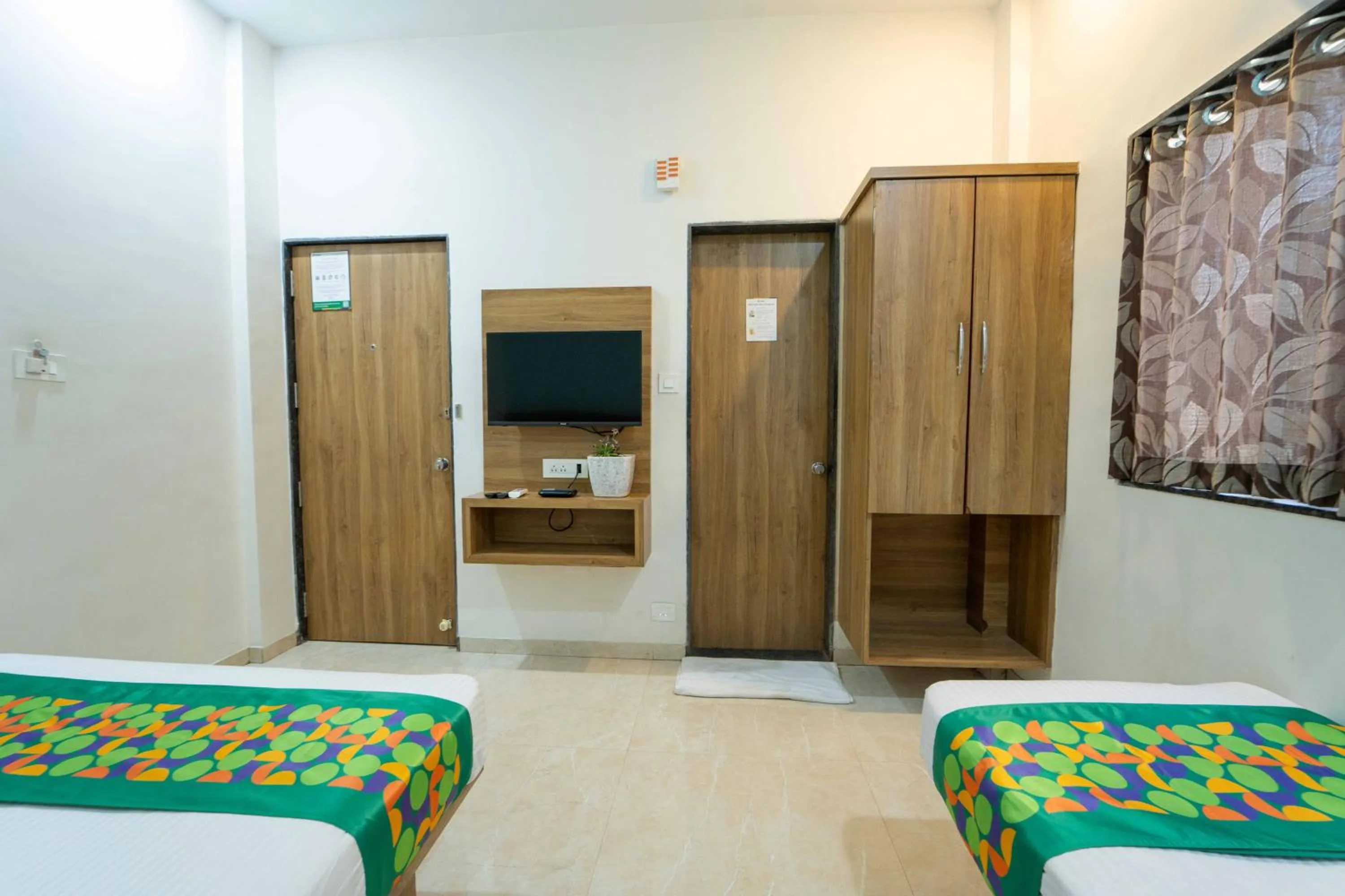 Bedroom, Bed in Treebo Winter Town Venna Lake