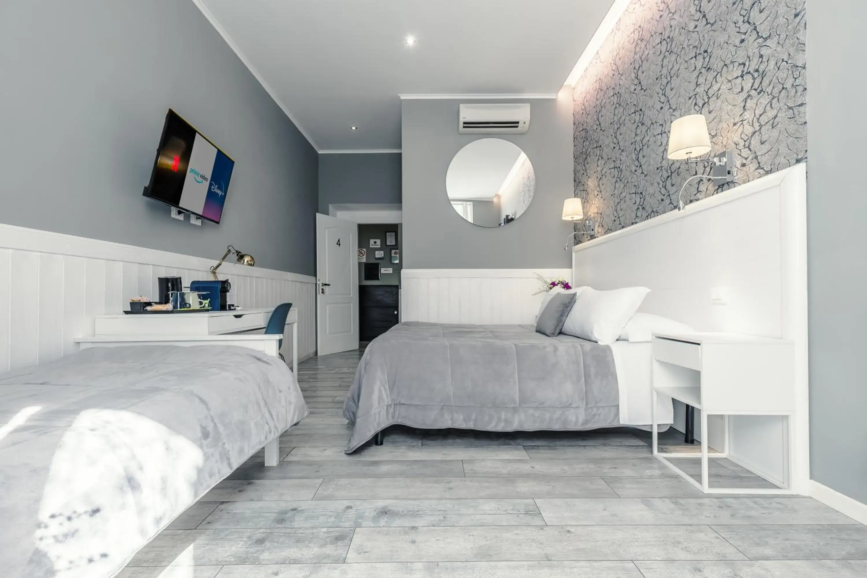 Photo of the whole room, Bed in Bed And Best Photo of the whole room, Bed in Bed And Best