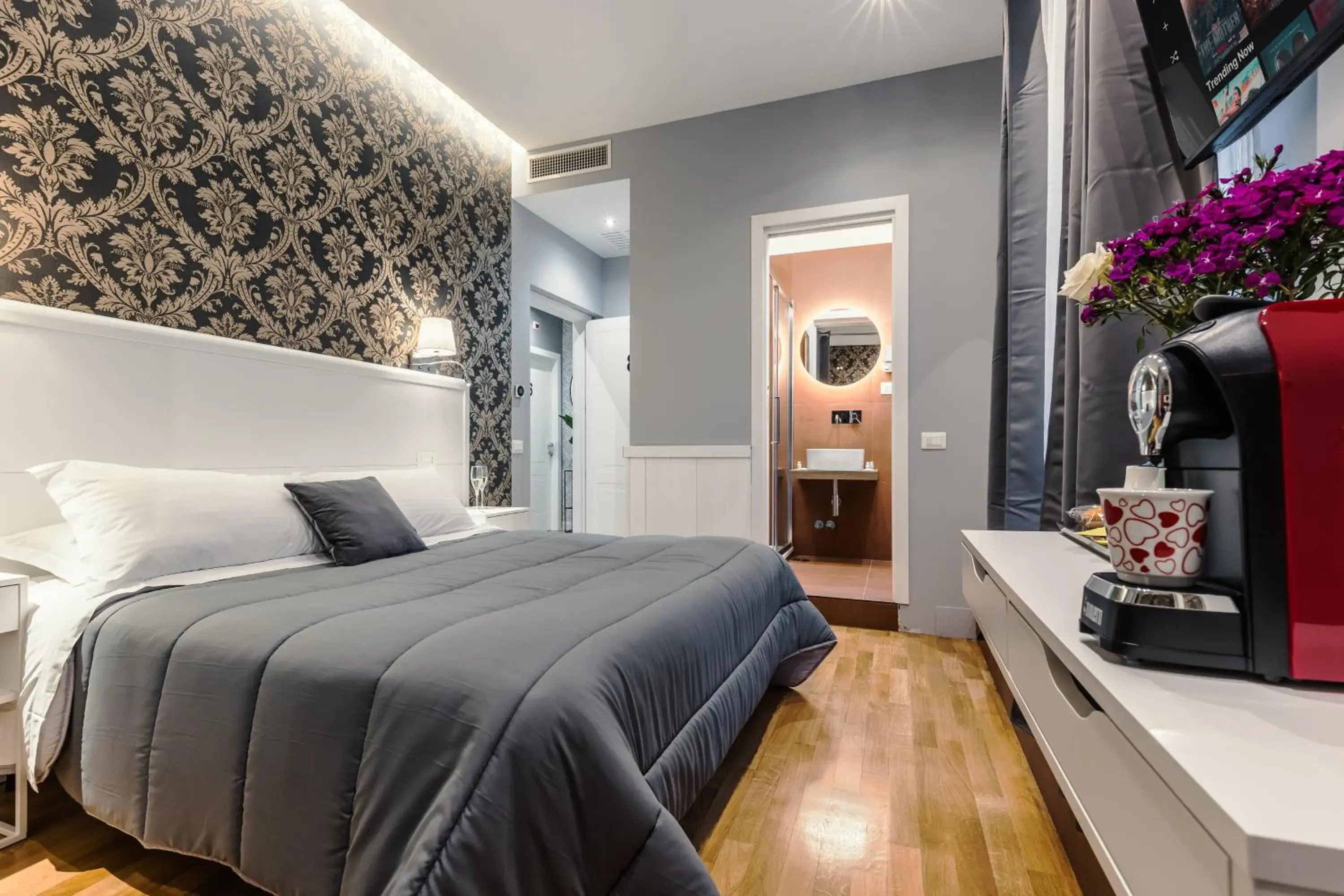 Photo of the whole room, Bed in Bed And Best Photo of the whole room, Bed in Bed And Best