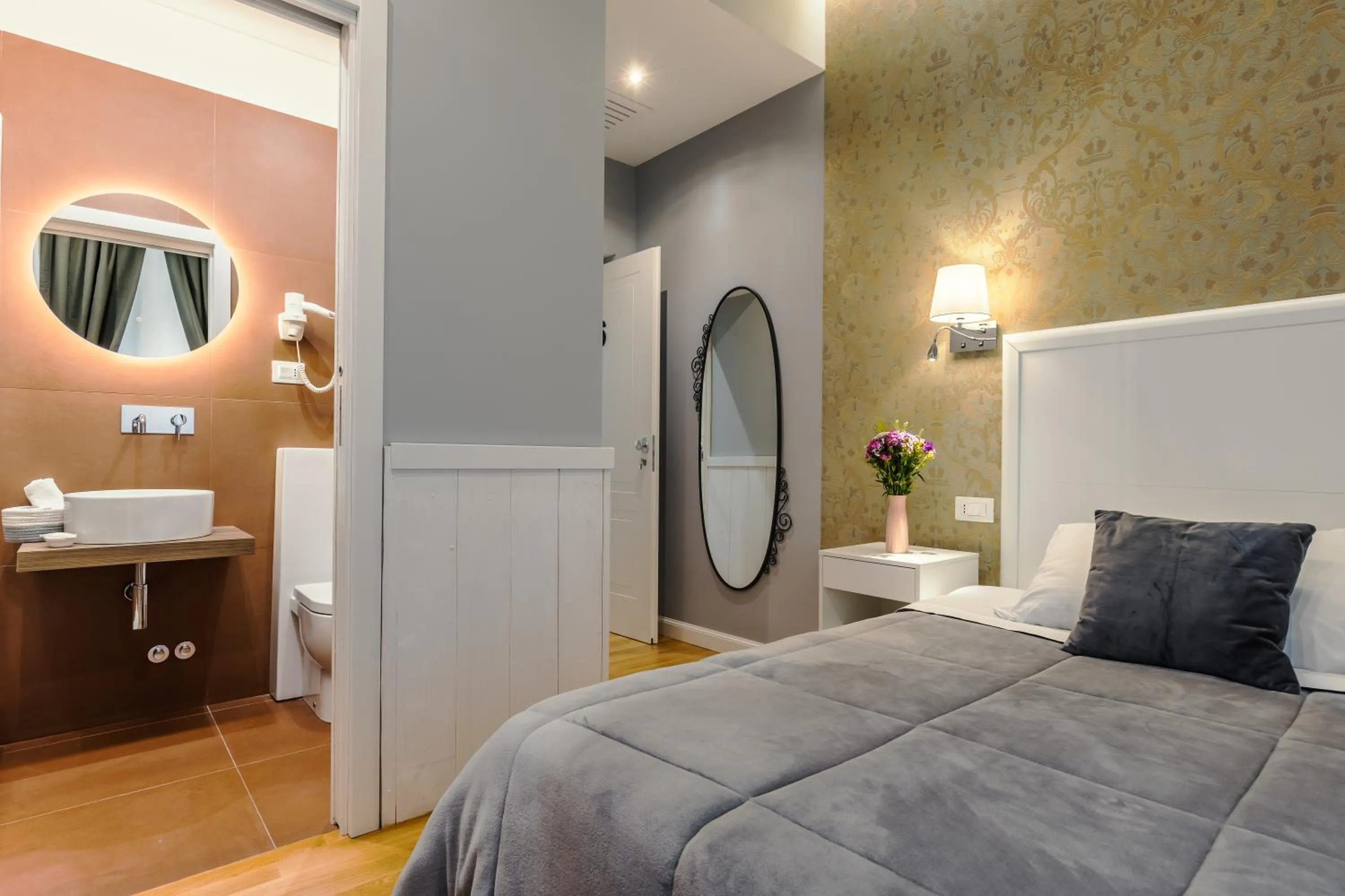 Photo of the whole room, Bed in Bed And Best