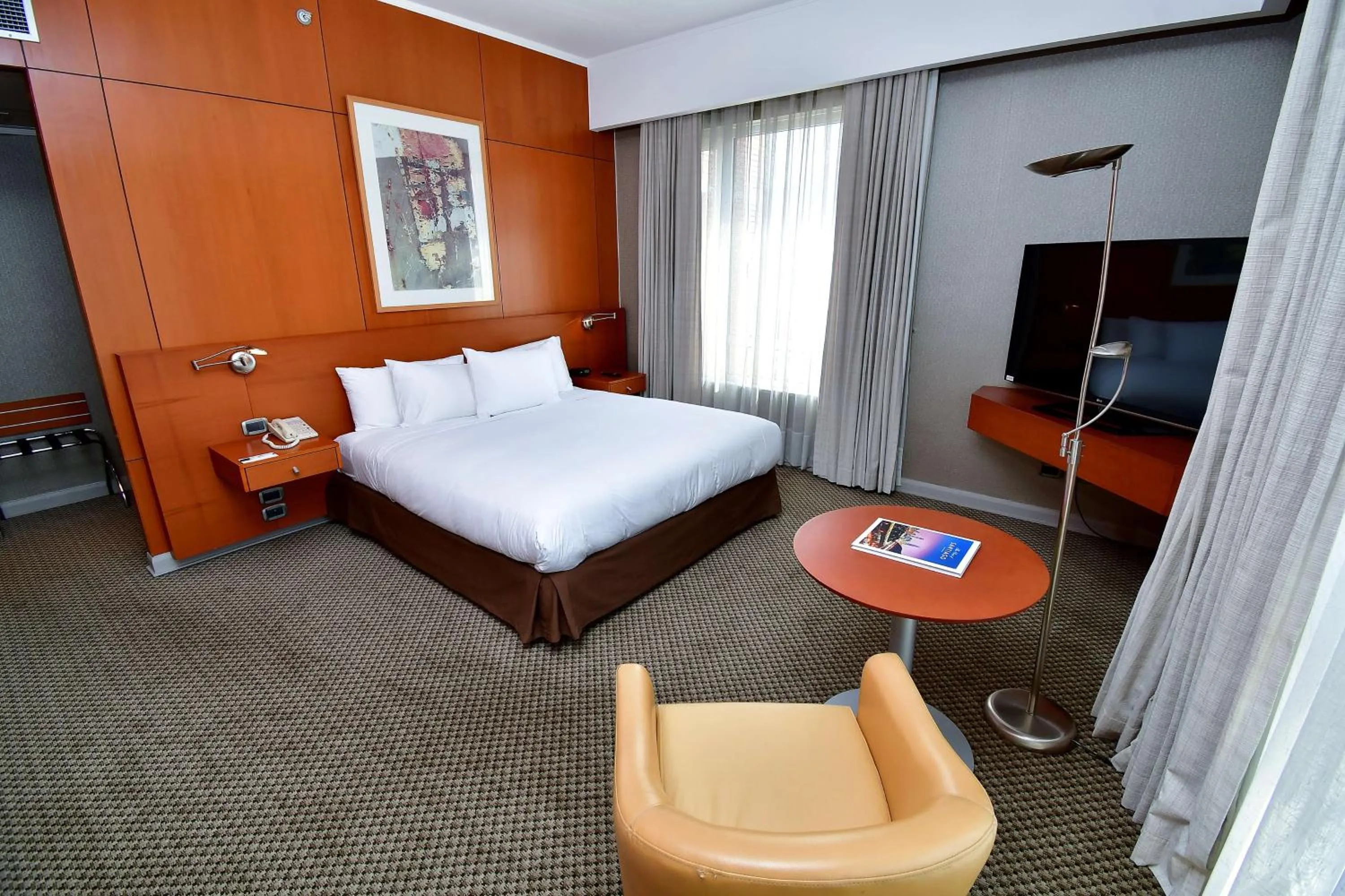 Photo of the whole room in Radisson Ciudad Empresarial Santiago