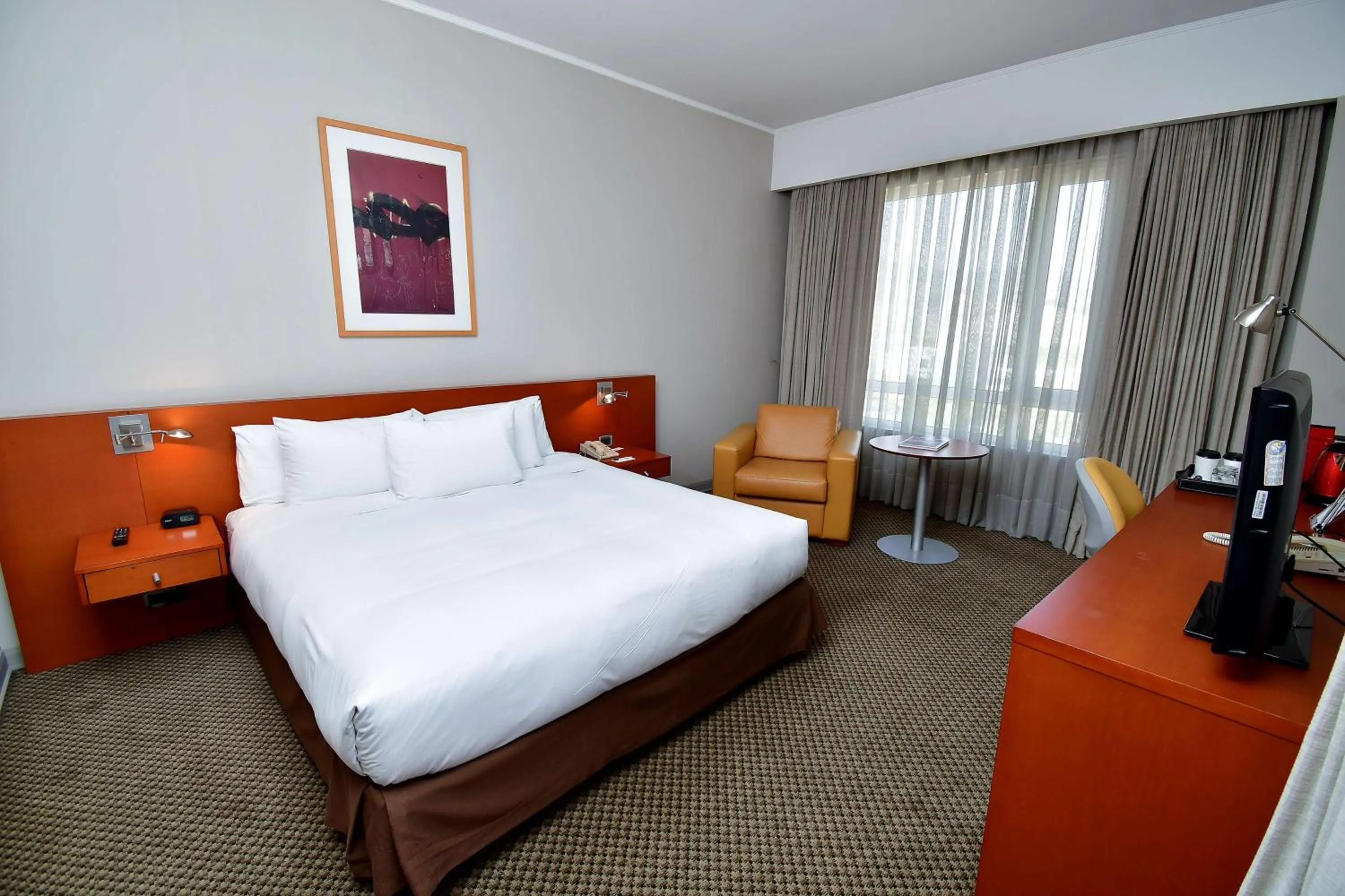 Photo of the whole room in Radisson Ciudad Empresarial Santiago