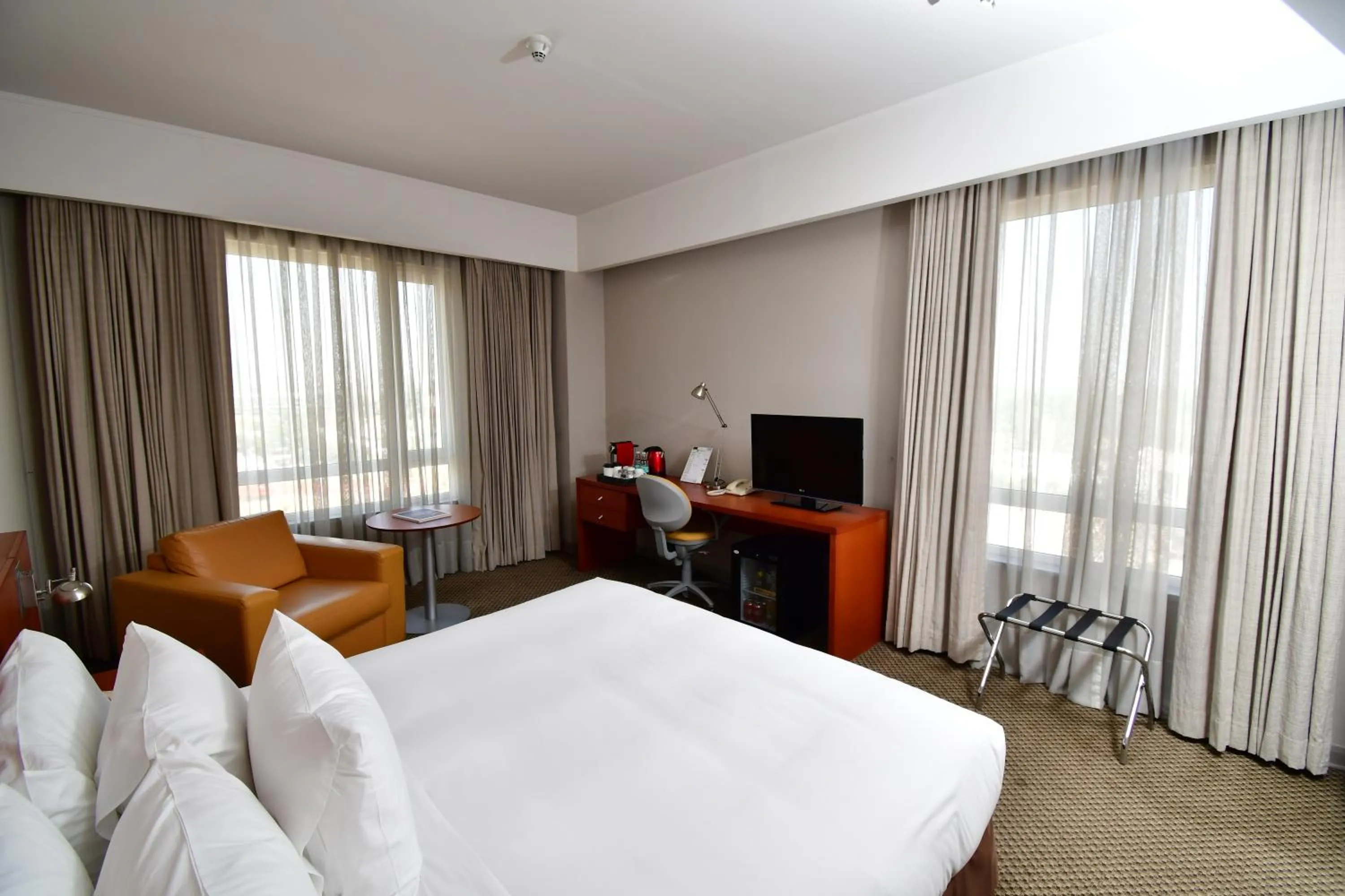 Bedroom in Radisson Ciudad Empresarial Santiago