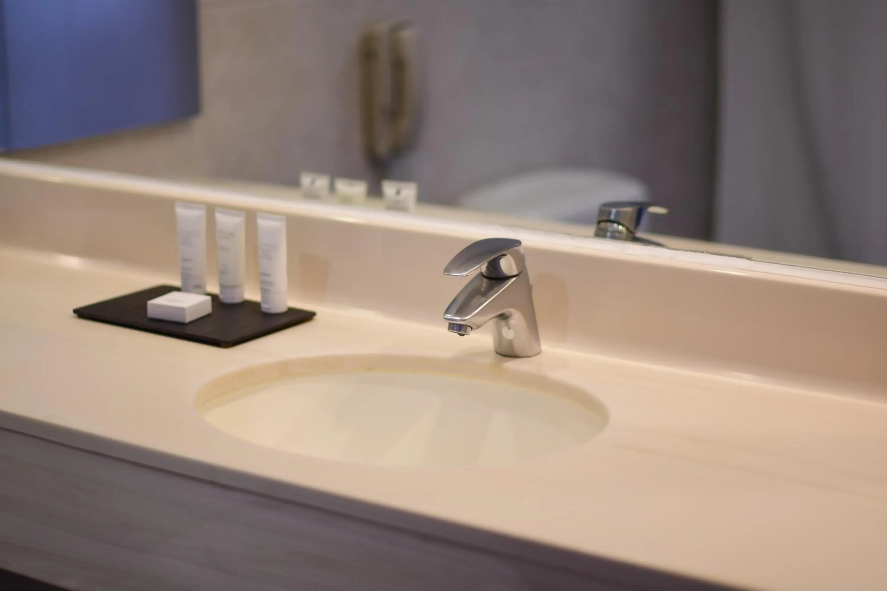 Bathroom in Radisson Ciudad Empresarial Santiago