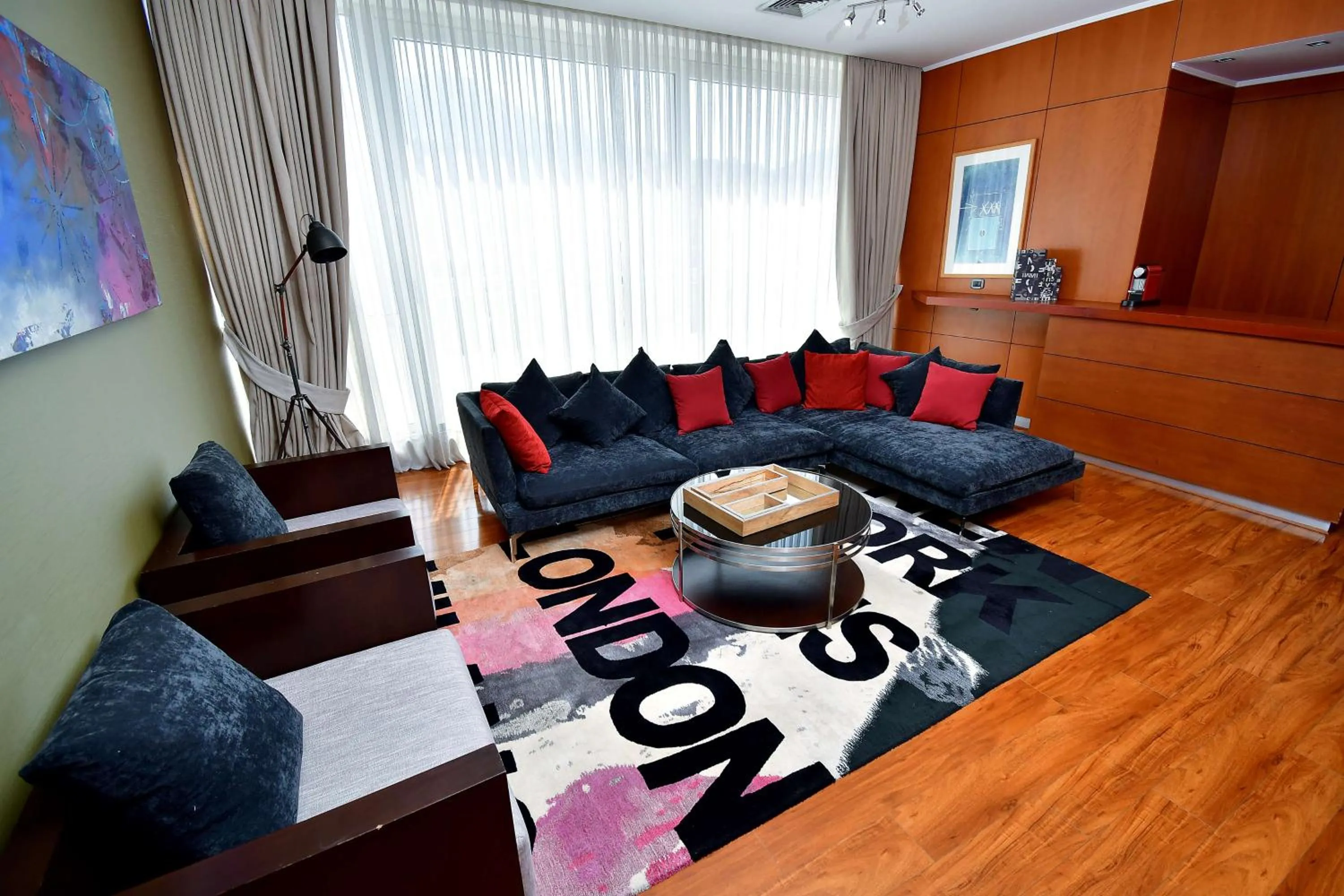 Living room, Seating Area in Radisson Ciudad Empresarial Santiago