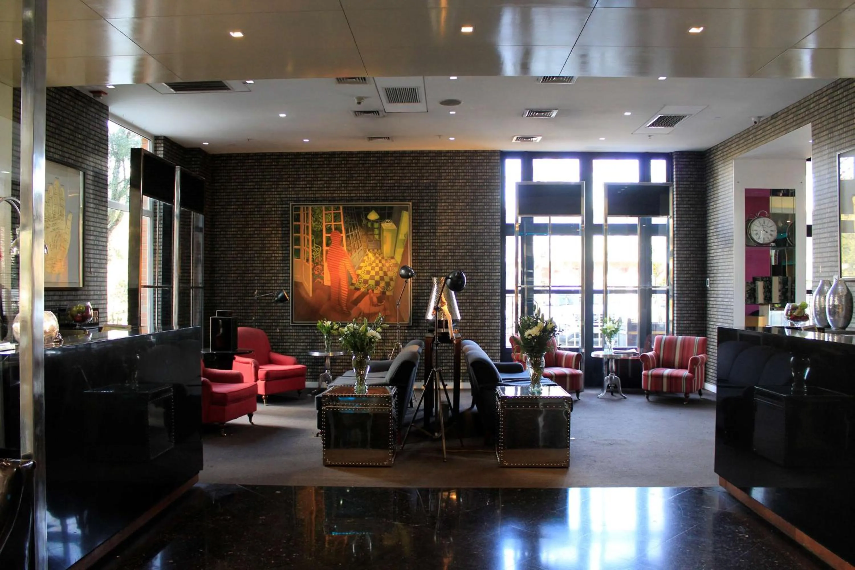 Lobby or reception in Radisson Ciudad Empresarial Santiago