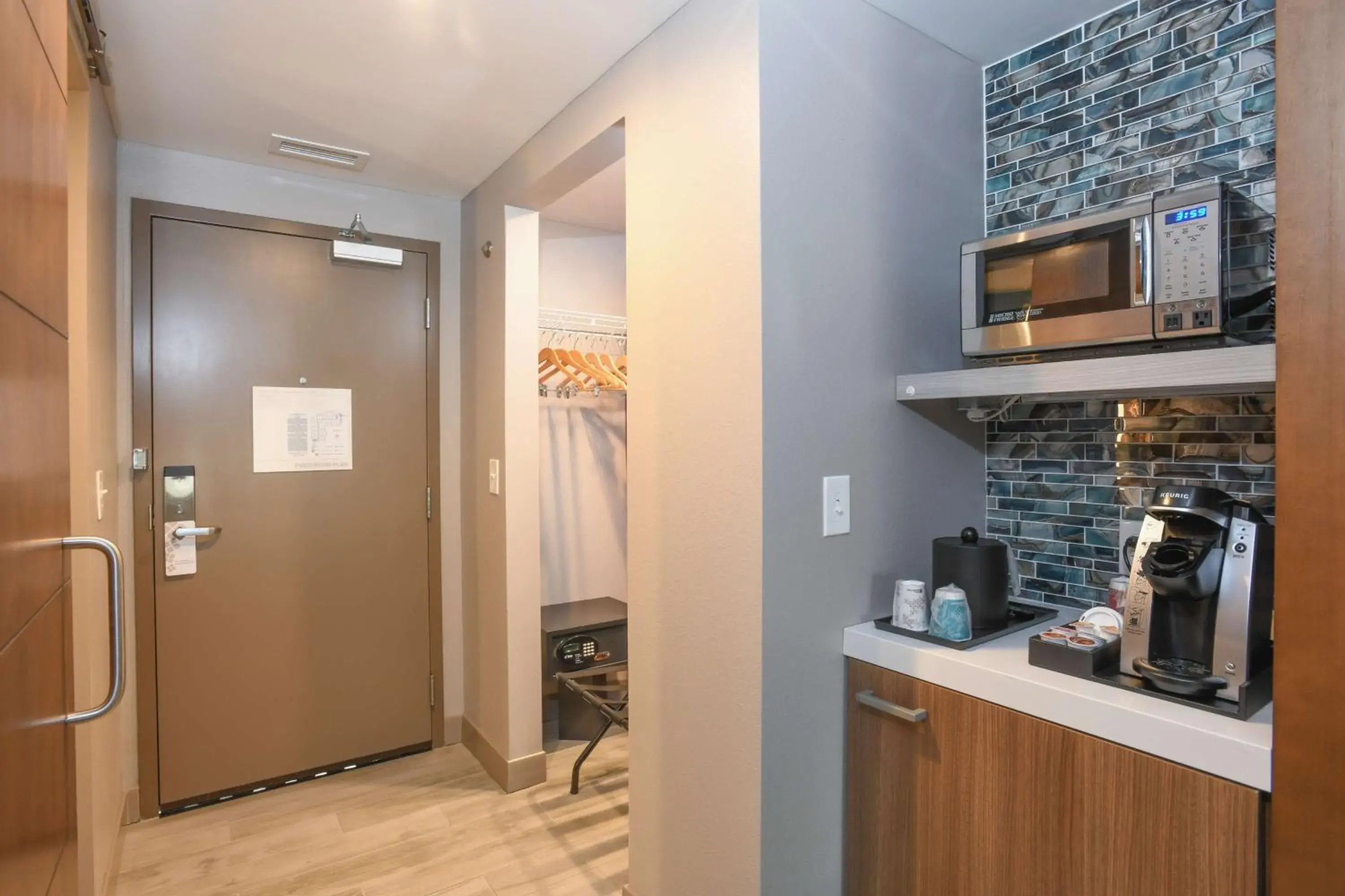 Queen Room with Two Queen Beds - Mobility Access in Hilton Garden Inn Cincinnati Midtown Queen Room with Two Queen Beds - Mobility Access in Hilton Garden Inn Cincinnati Midtown