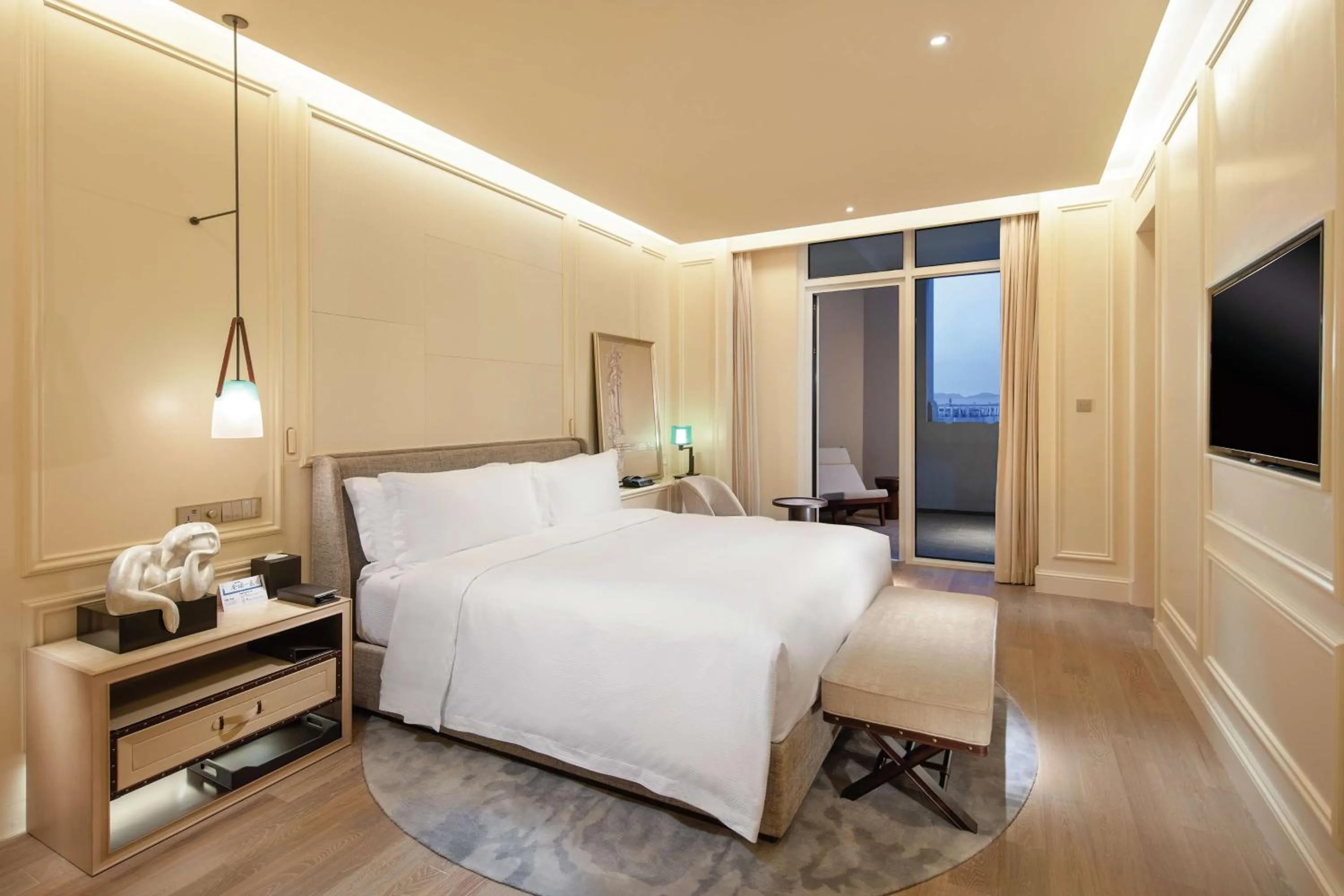 Bedroom, Bed in Hilton Dalian Golden Pebble Beach Resort