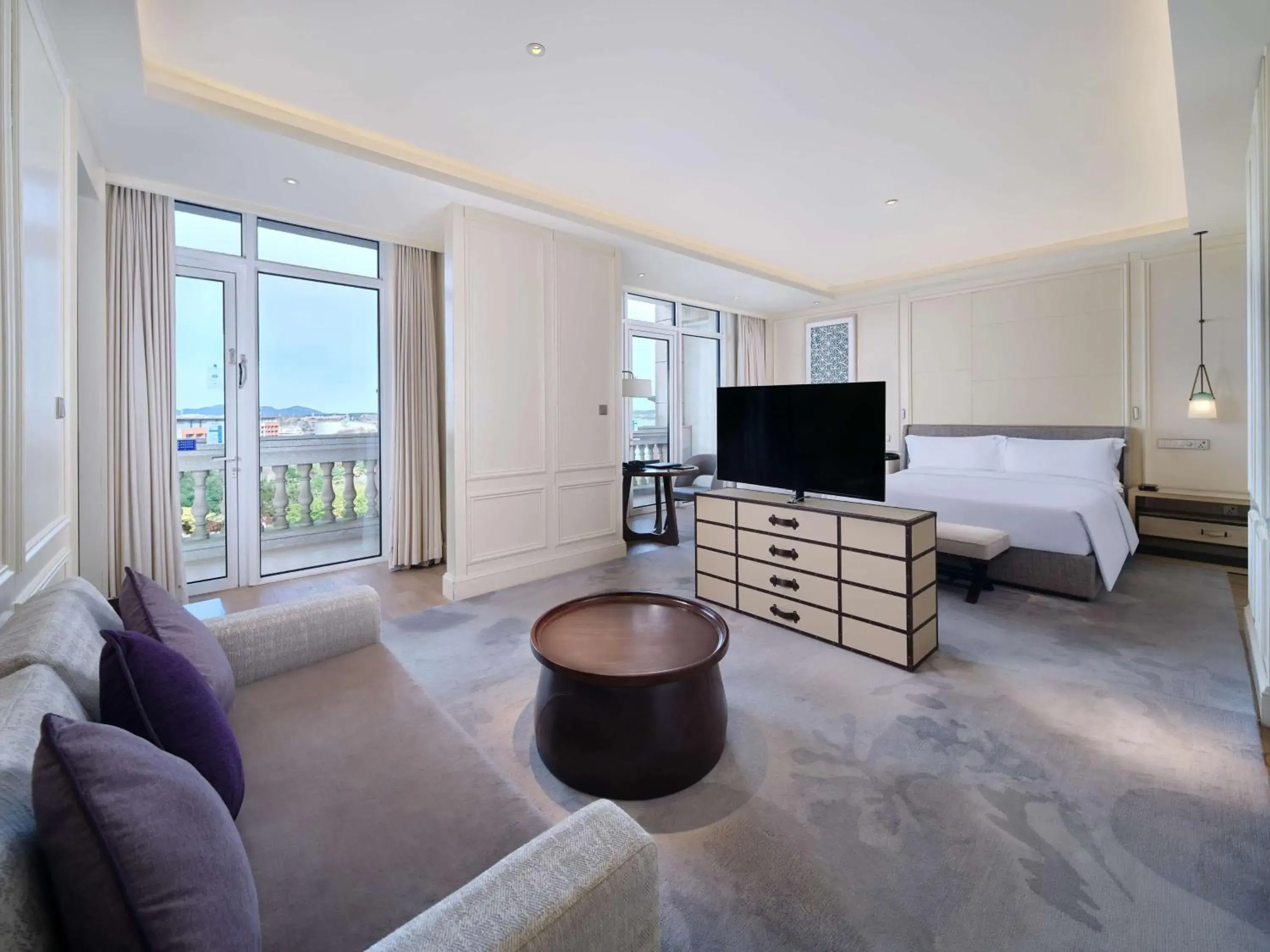 Premium King Room with Ocean View in Hilton Dalian Golden Pebble Beach Resort Premium King Room with Ocean View in Hilton Dalian Golden Pebble Beach Resort