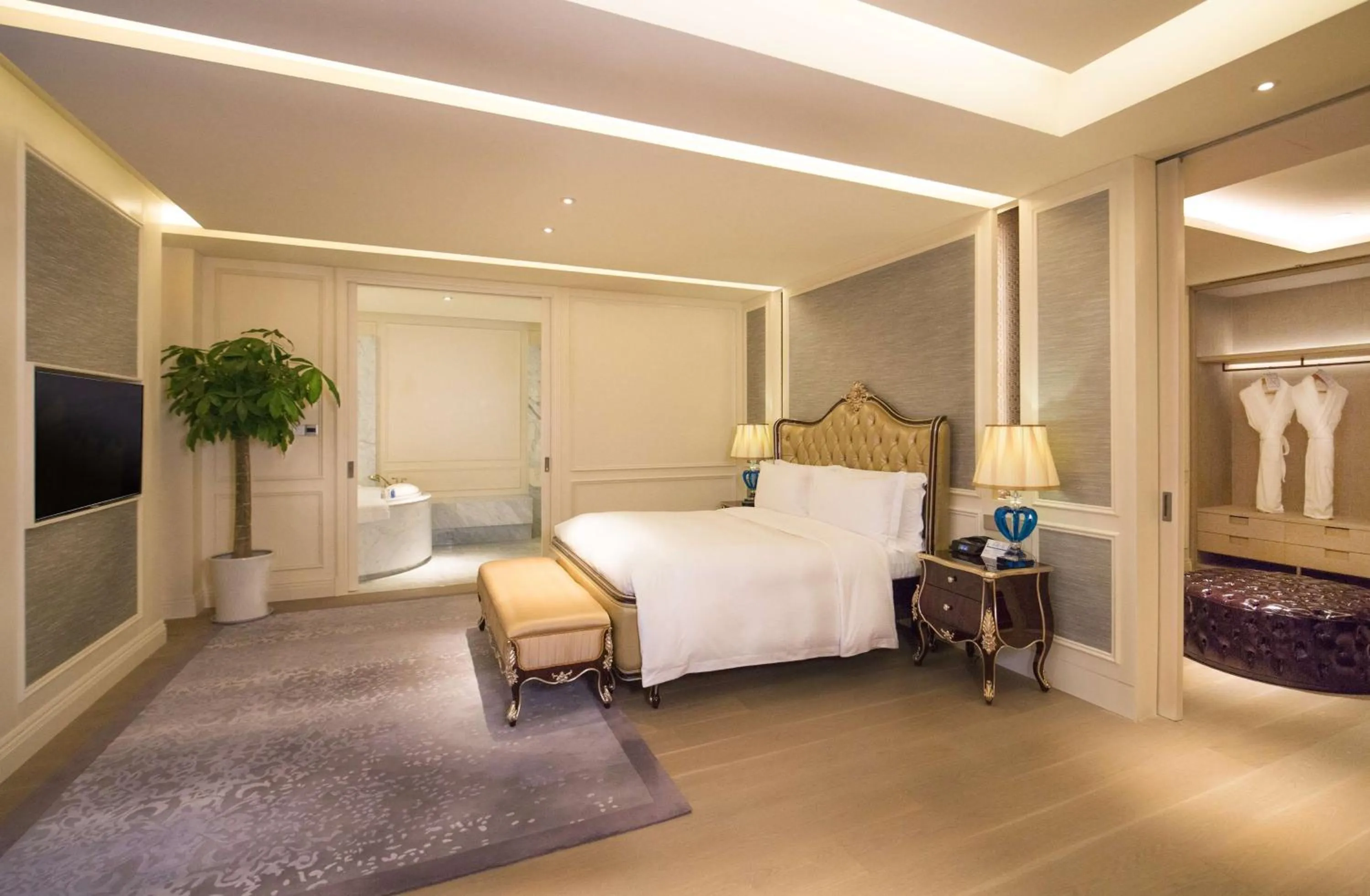 Bedroom, Bed in Hilton Dalian Golden Pebble Beach Resort