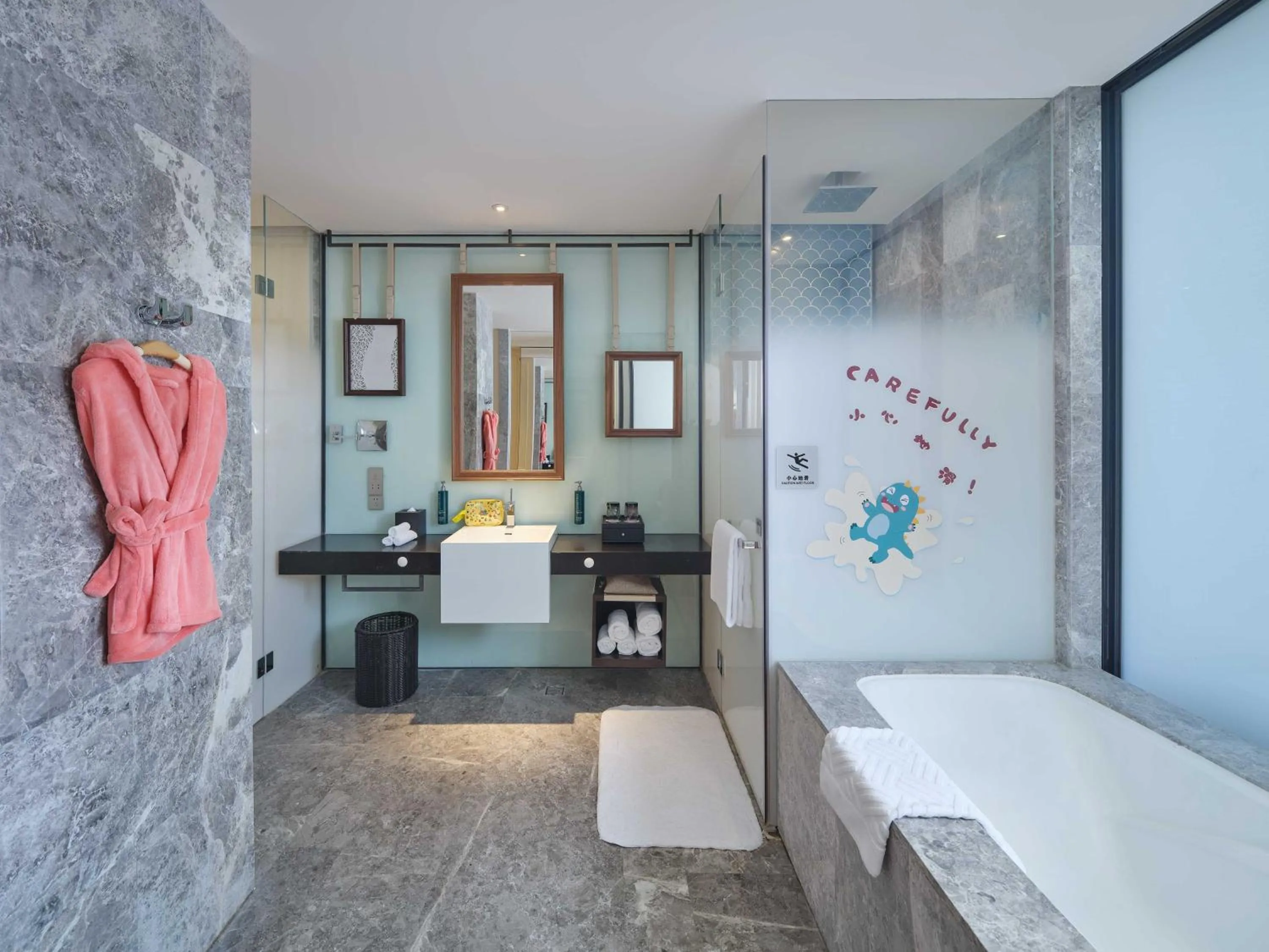 Toilet, Bed in Hilton Dalian Golden Pebble Beach Resort