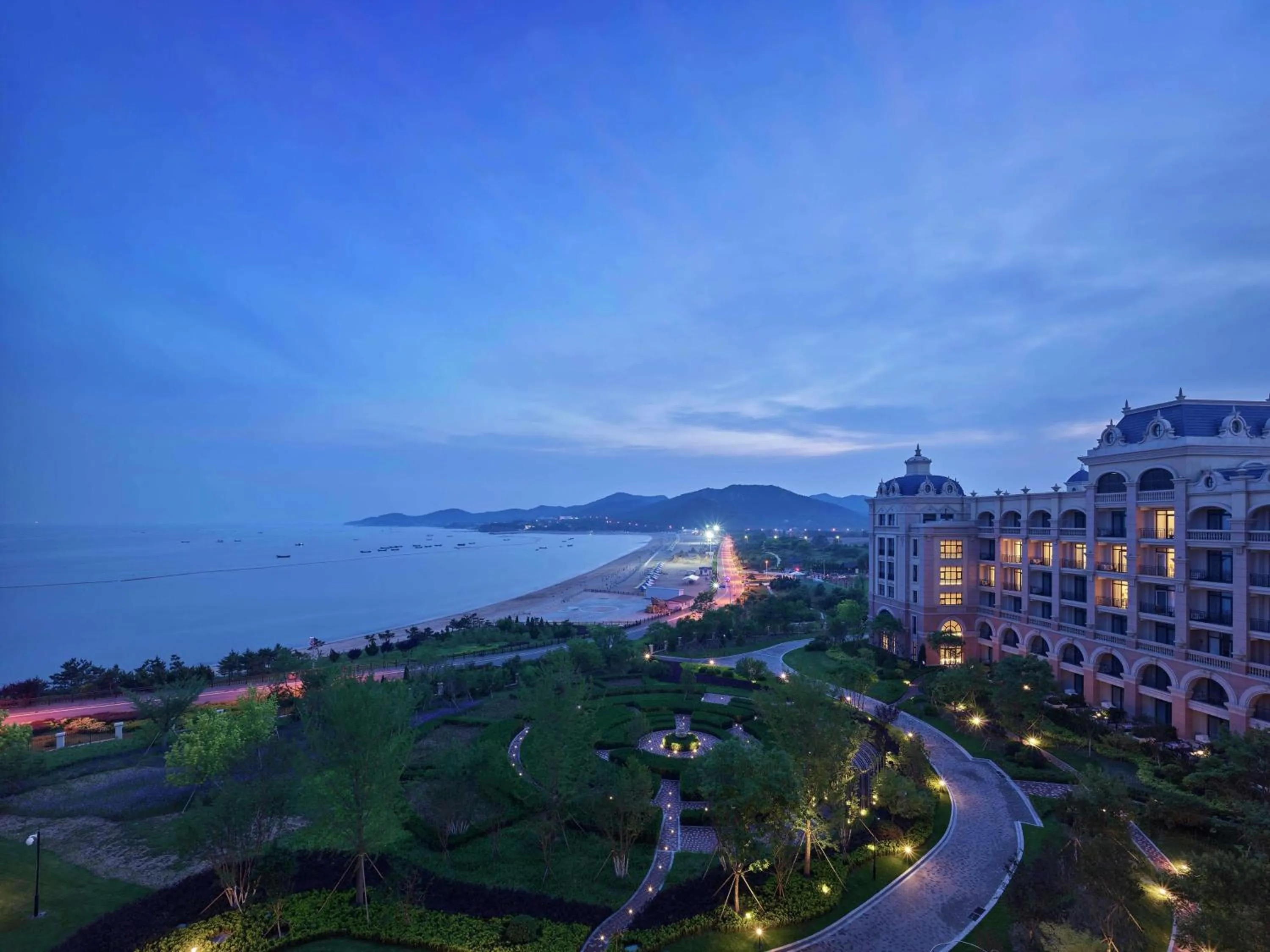 Property building in Hilton Dalian Golden Pebble Beach Resort