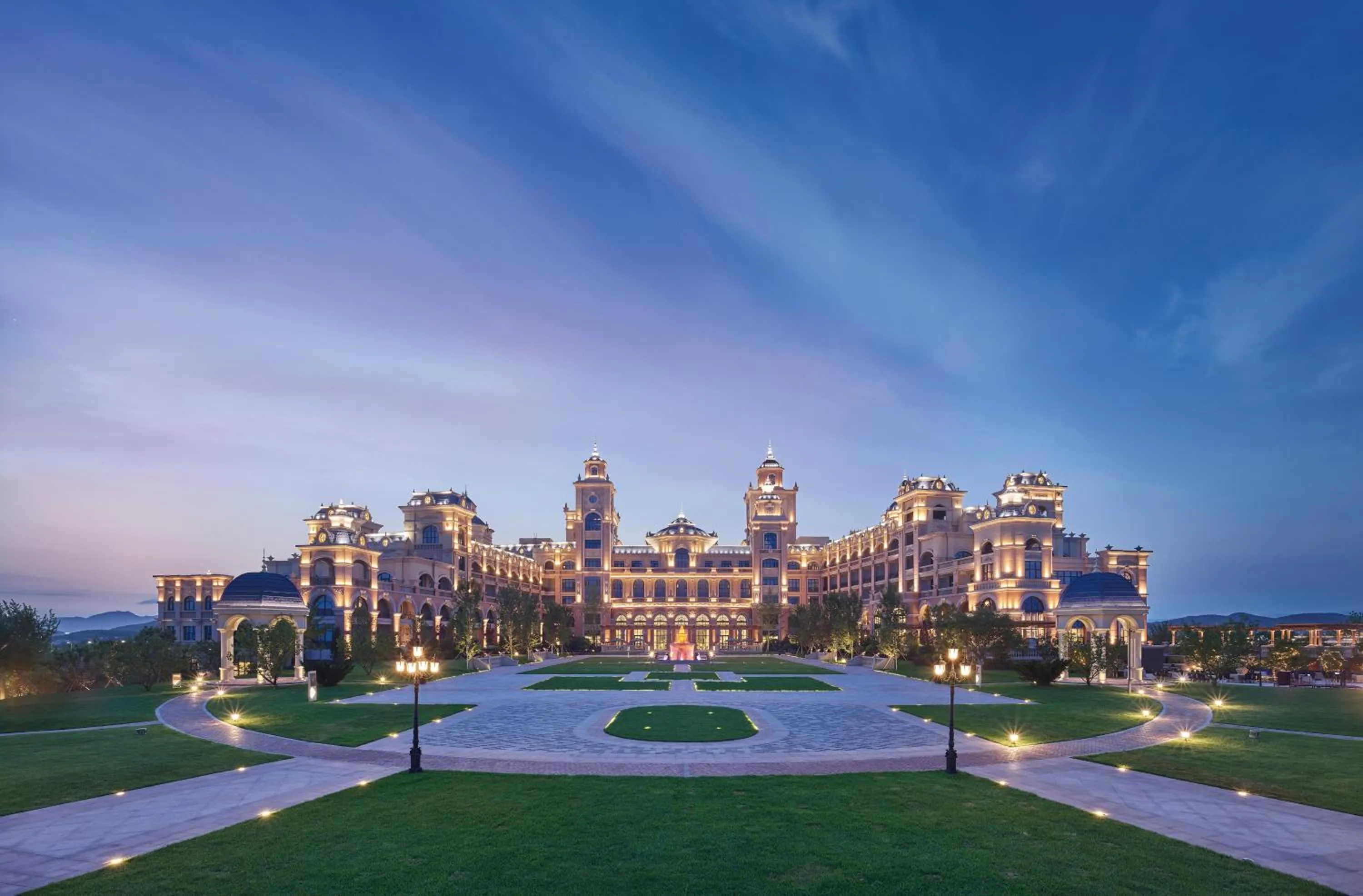 Property building in Hilton Dalian Golden Pebble Beach Resort