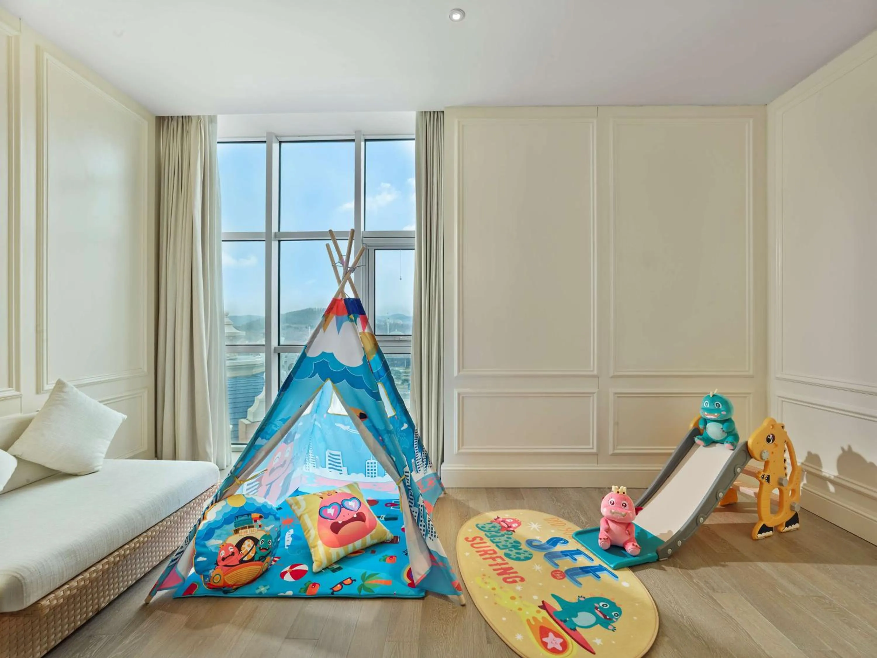 Bed in Hilton Dalian Golden Pebble Beach Resort