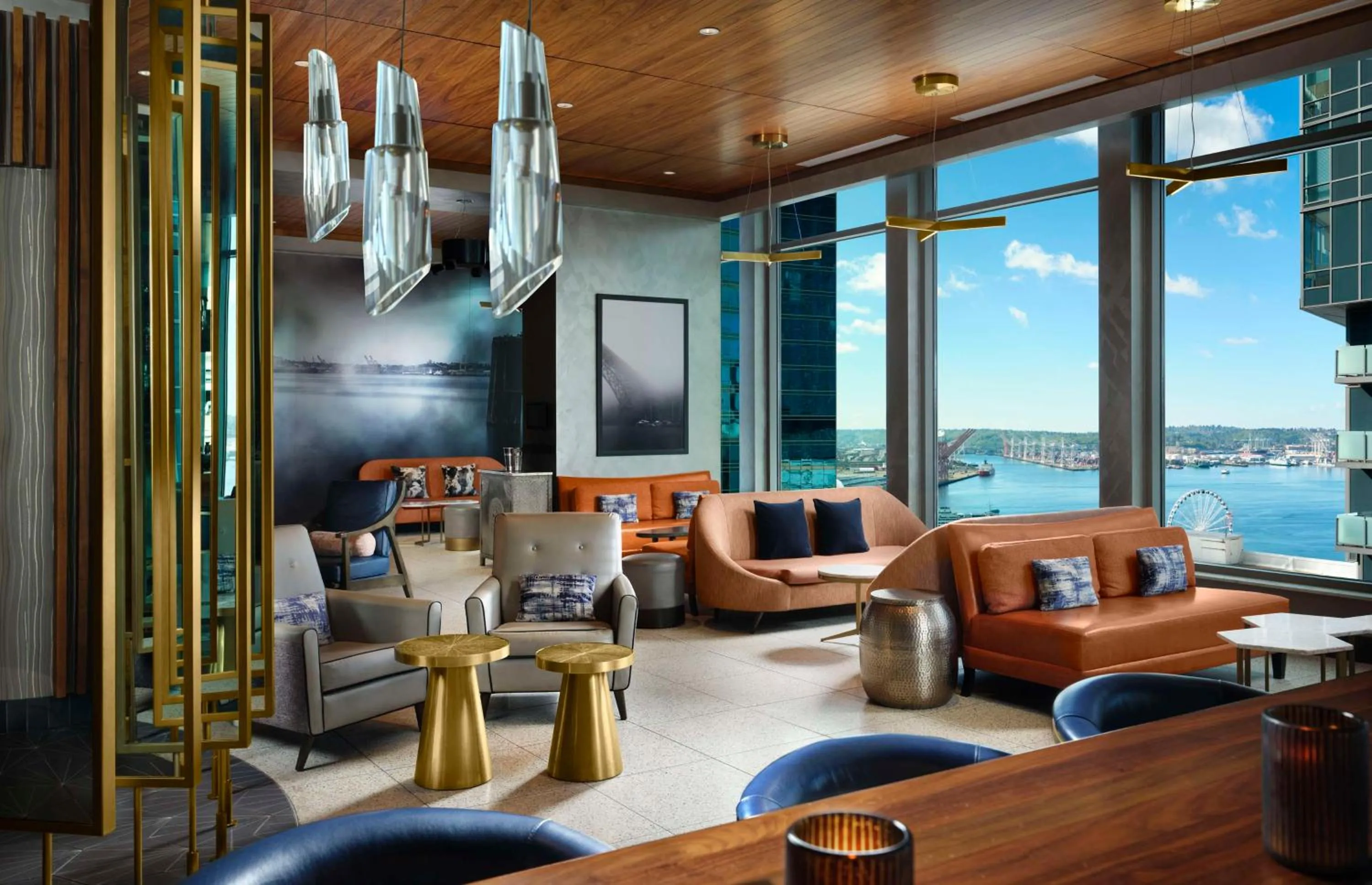Lounge or bar in The Charter Hotel Seattle, Curio Collection By Hilton