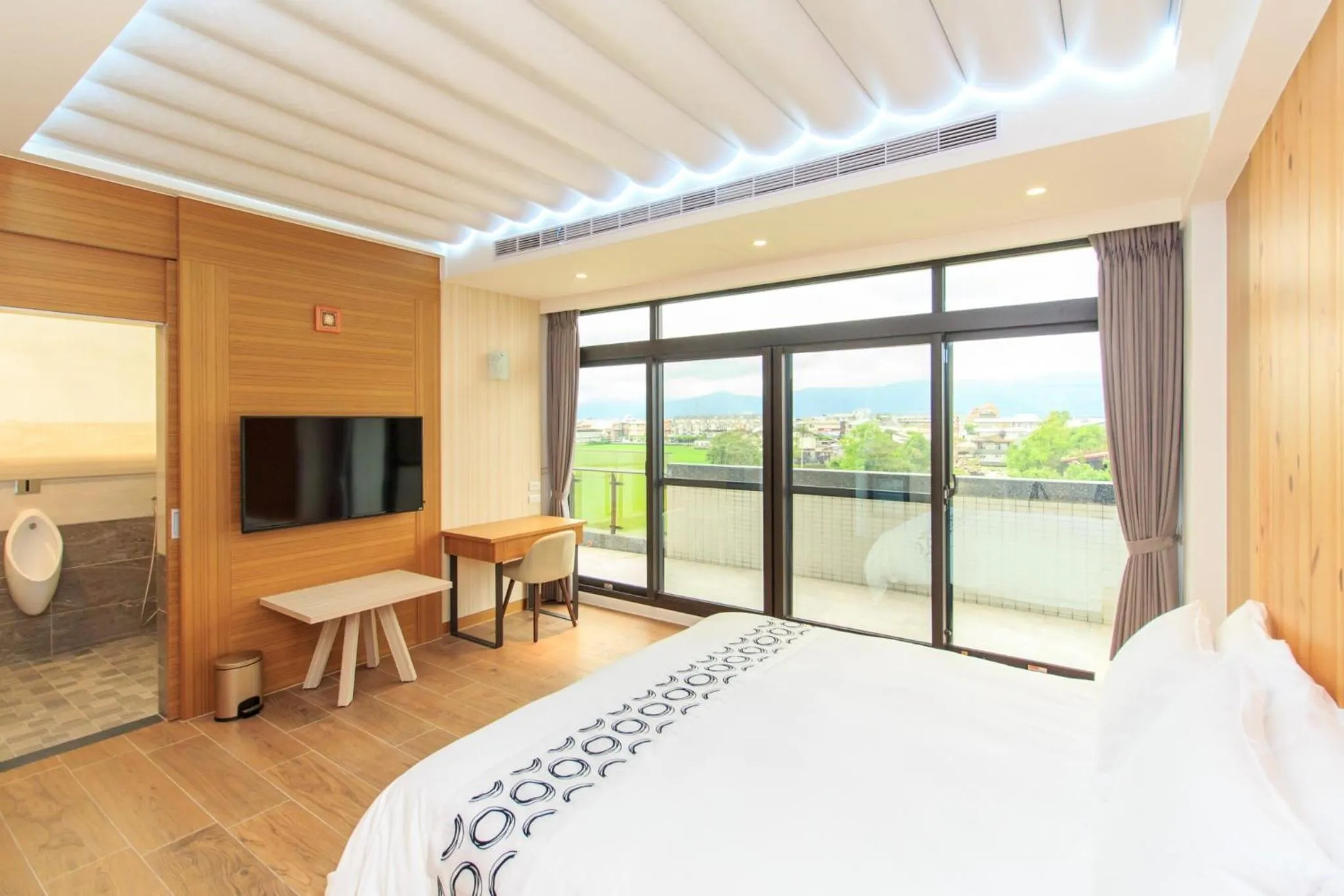 Bed in Urban Oasis Inn