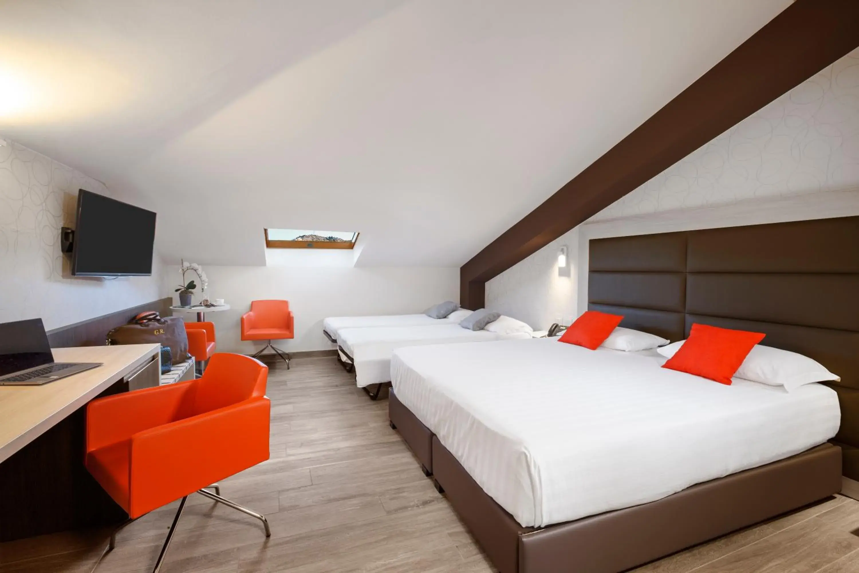 Large Double or Twin Room in Bhotel Large Double or Twin Room in Bhotel