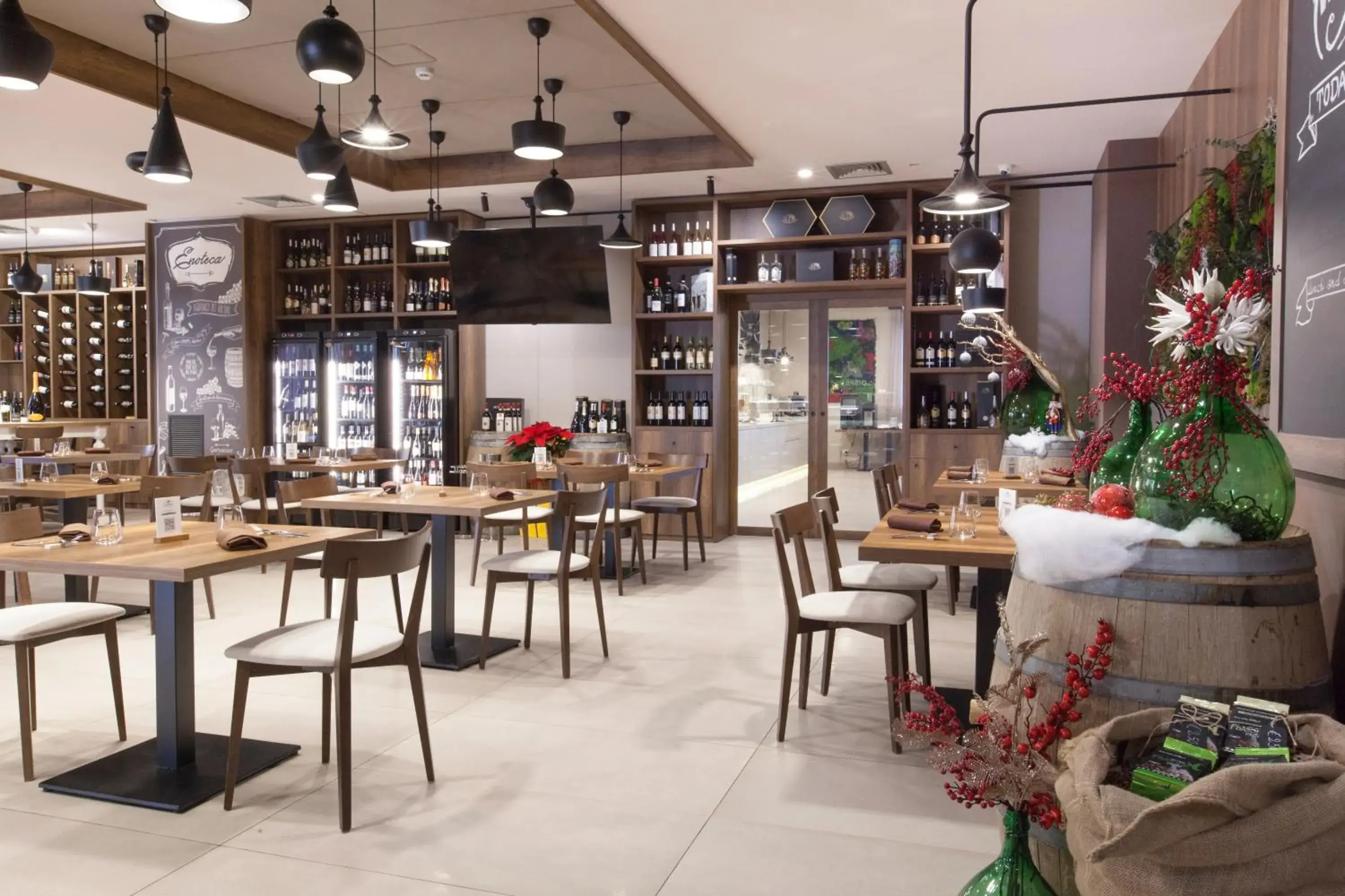 Restaurant/places to eat in Bhotel Restaurant/places to eat in Bhotel