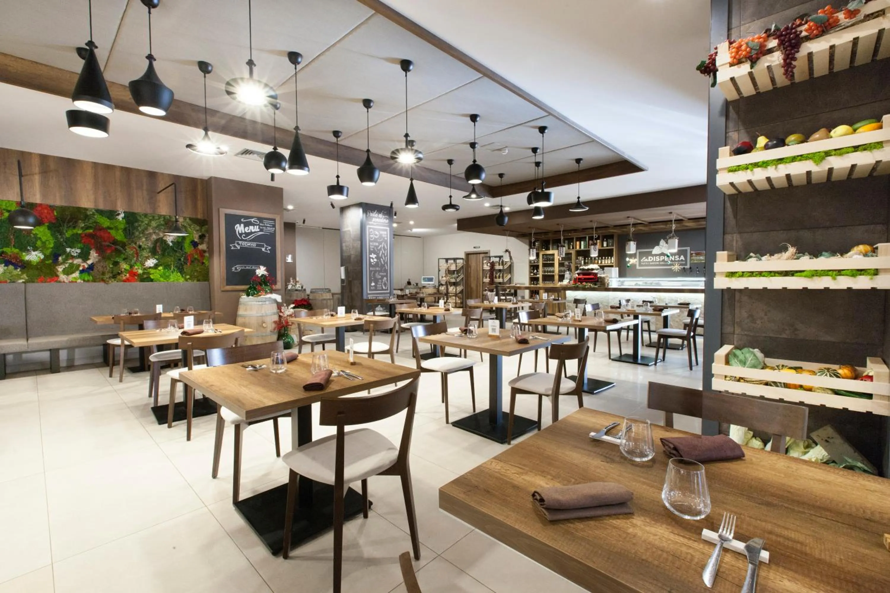 Restaurant/places to eat in Bhotel