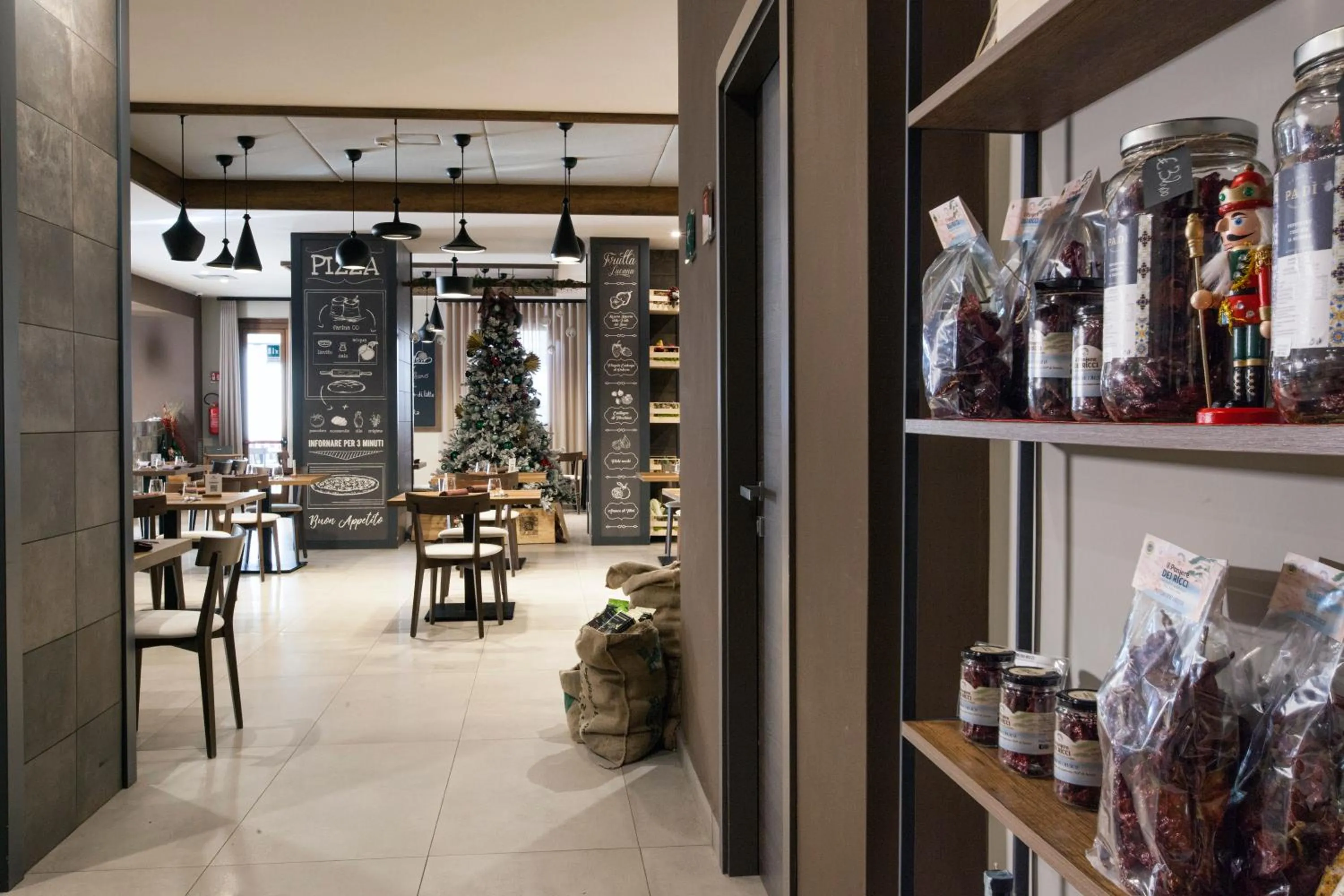 Restaurant/places to eat in Bhotel