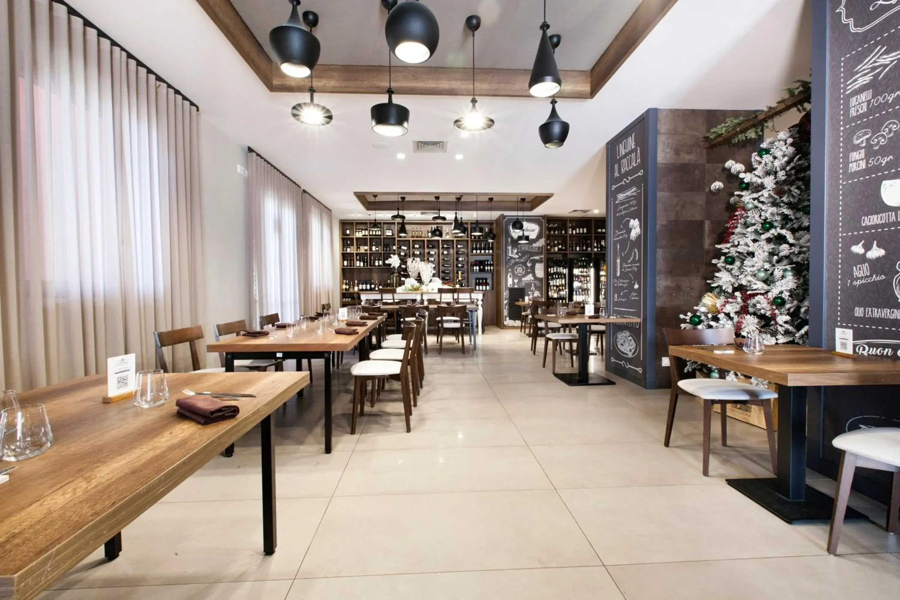 Restaurant/places to eat in Bhotel Restaurant/places to eat in Bhotel