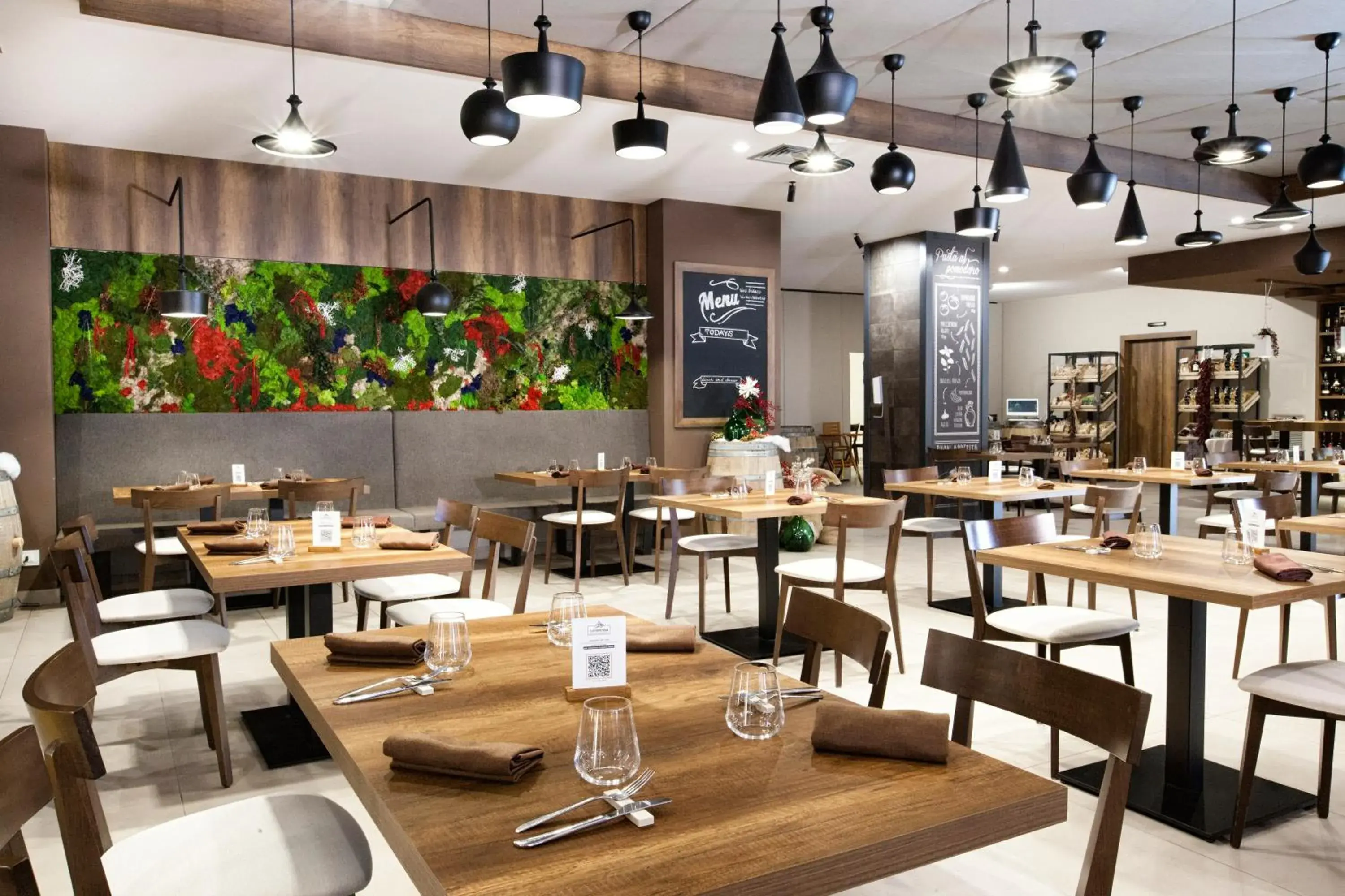 Restaurant/places to eat in Bhotel Restaurant/places to eat in Bhotel