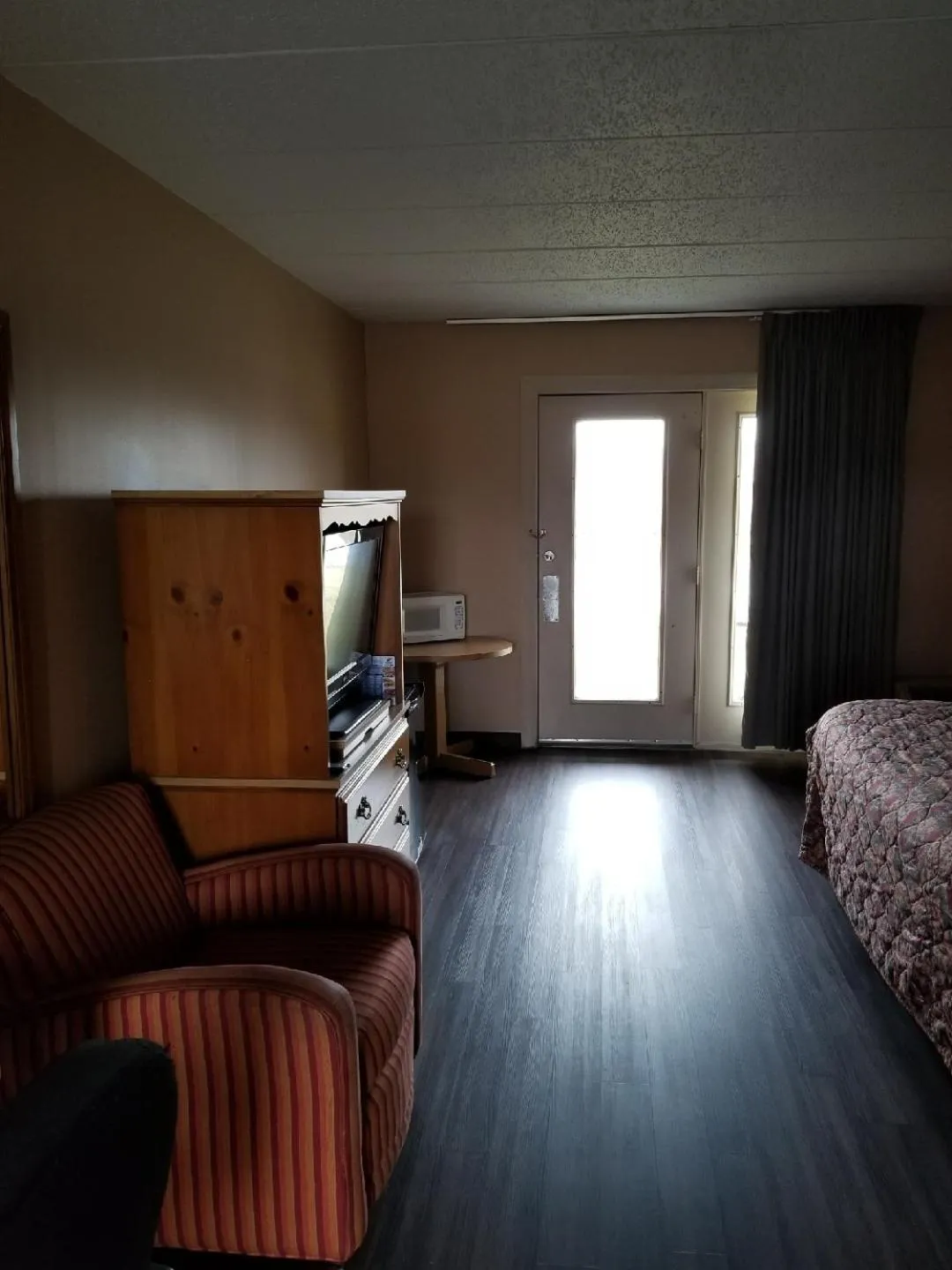 Breakfast, Bed in Bestway Inn - Madison