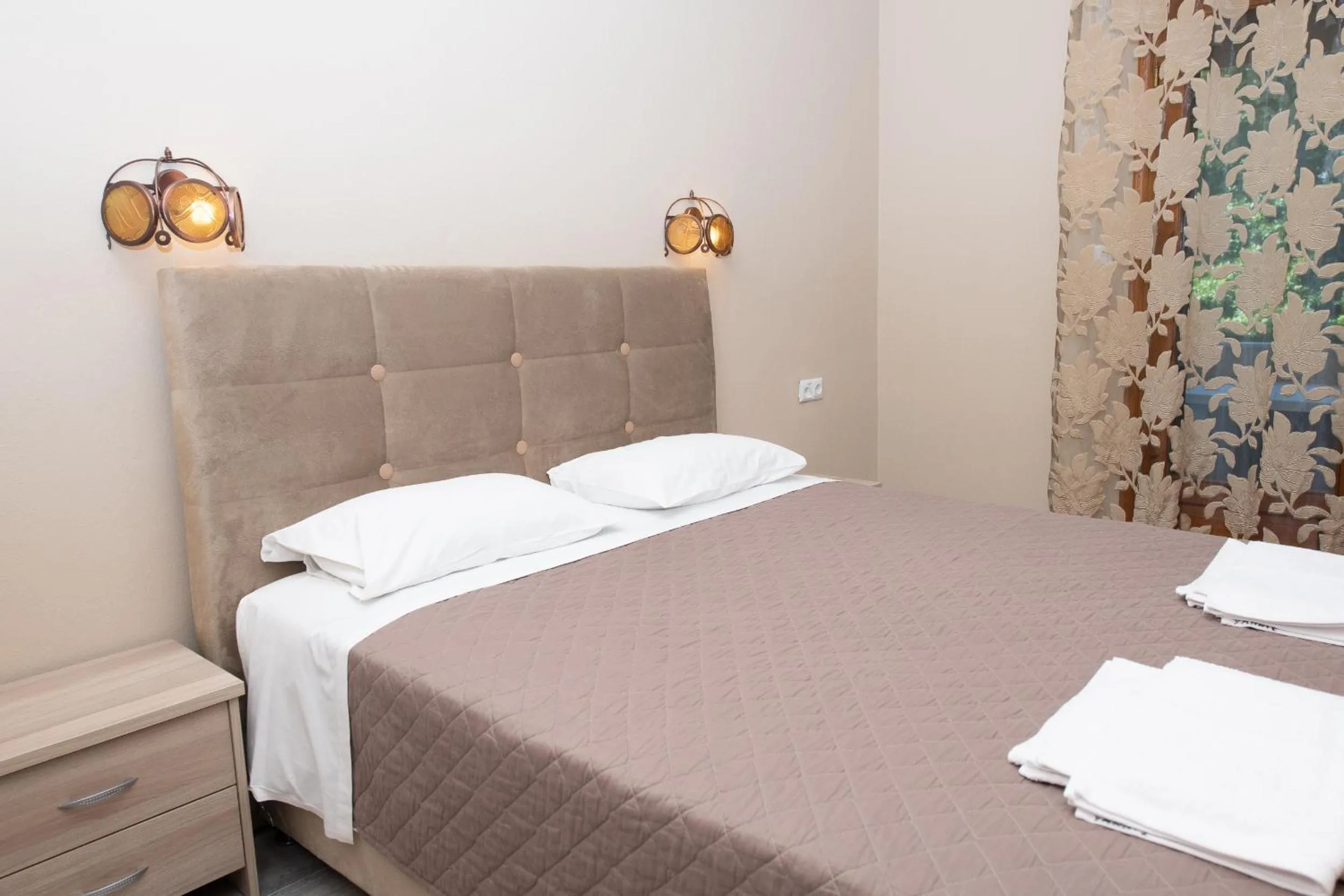 Bed in Yannis Hotel