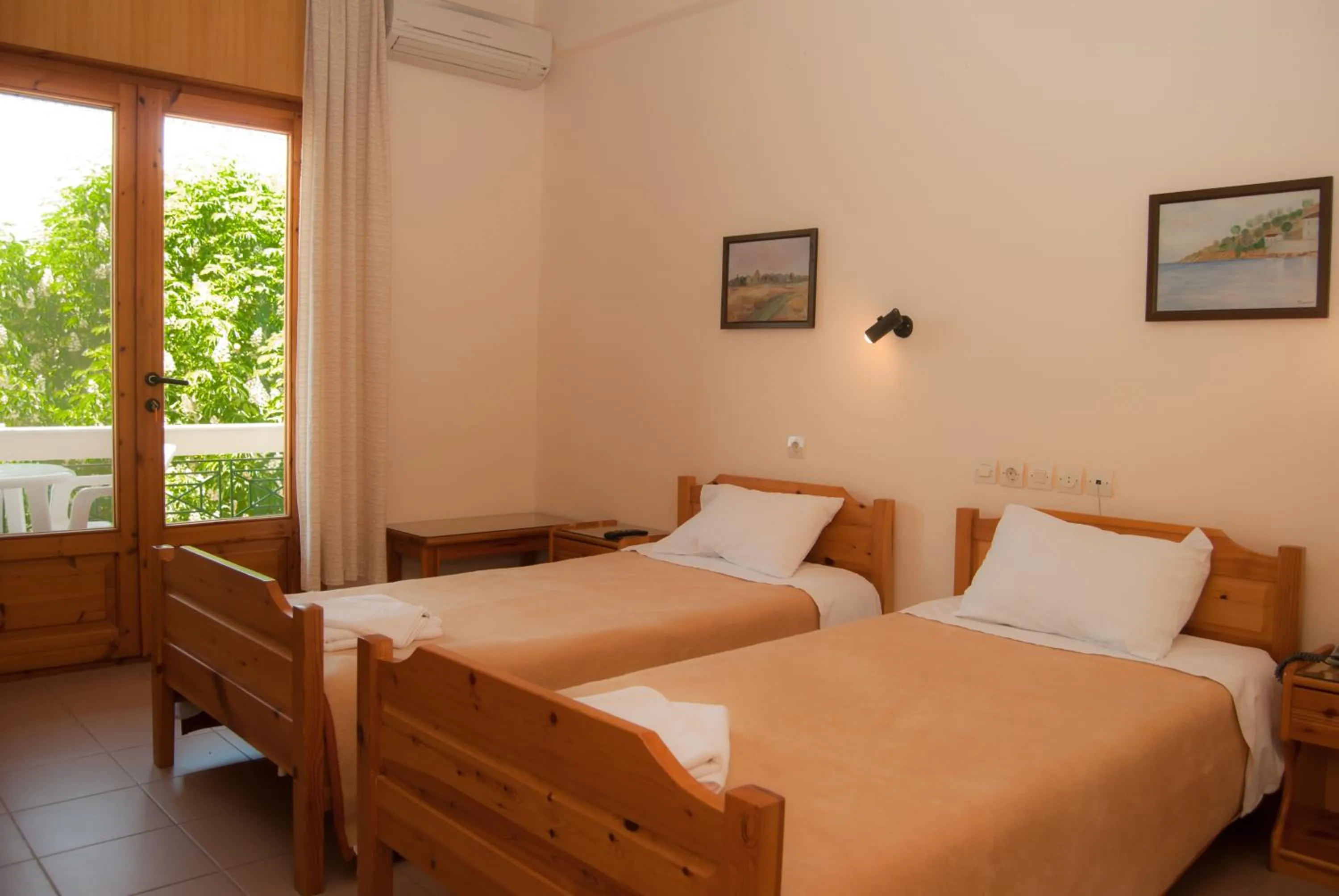 Bed in Yannis Hotel
