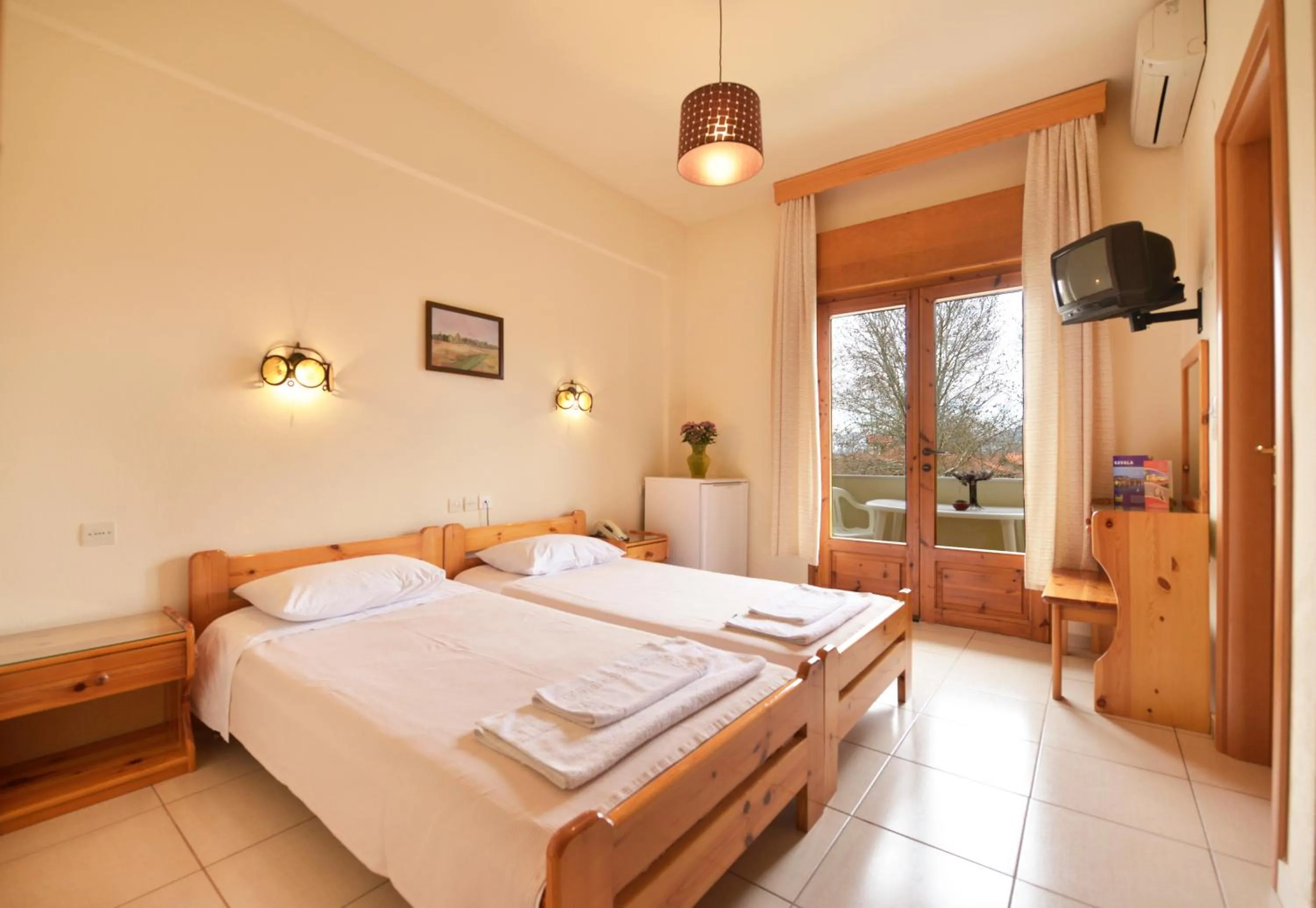 Bedroom, Bed in Yannis Hotel