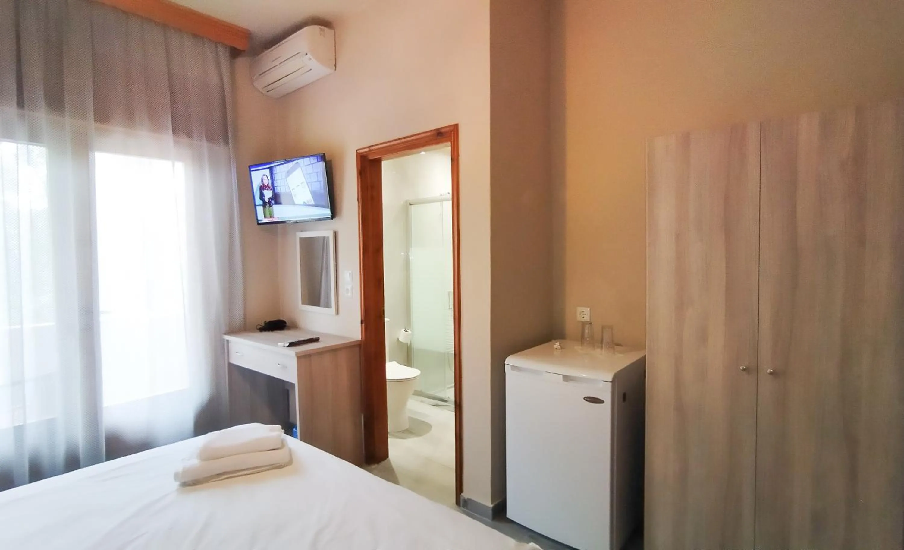 Bed in Yannis Hotel