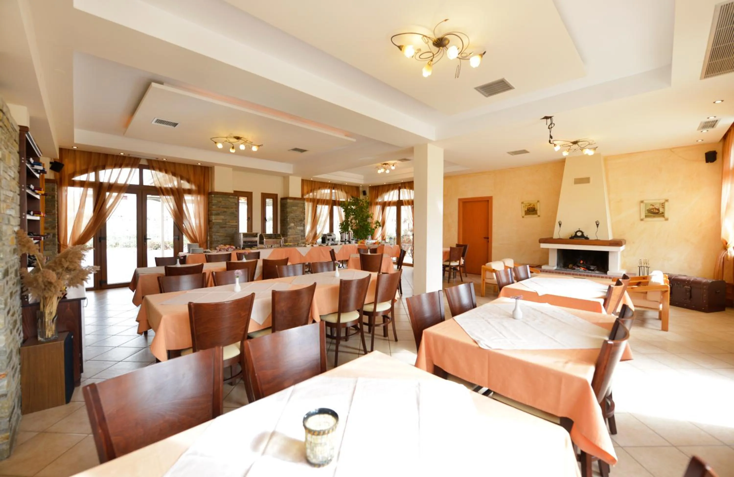 Restaurant/places to eat in Yannis Hotel