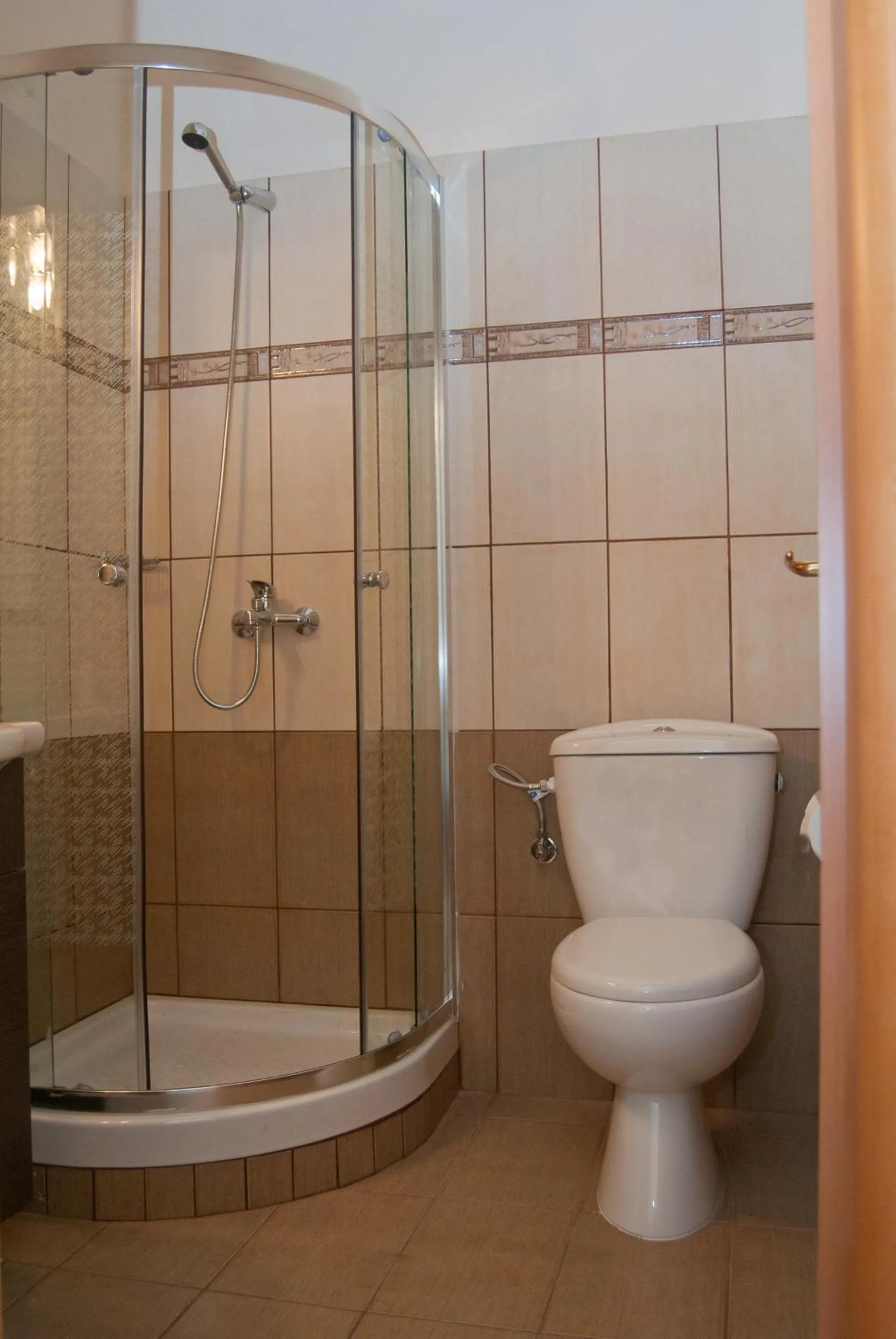Bathroom in Yannis Hotel
