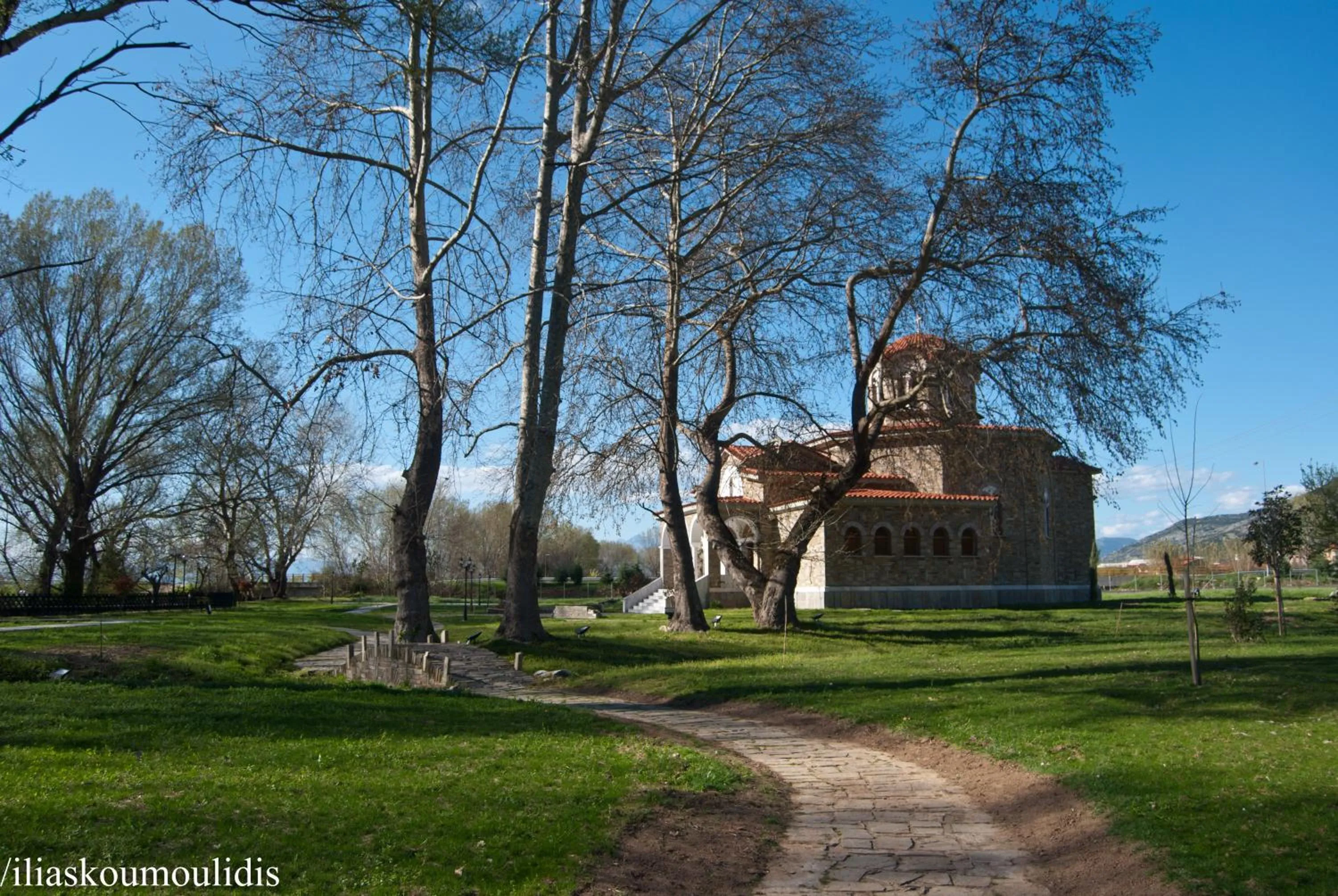 Area and facilities in Yannis Hotel