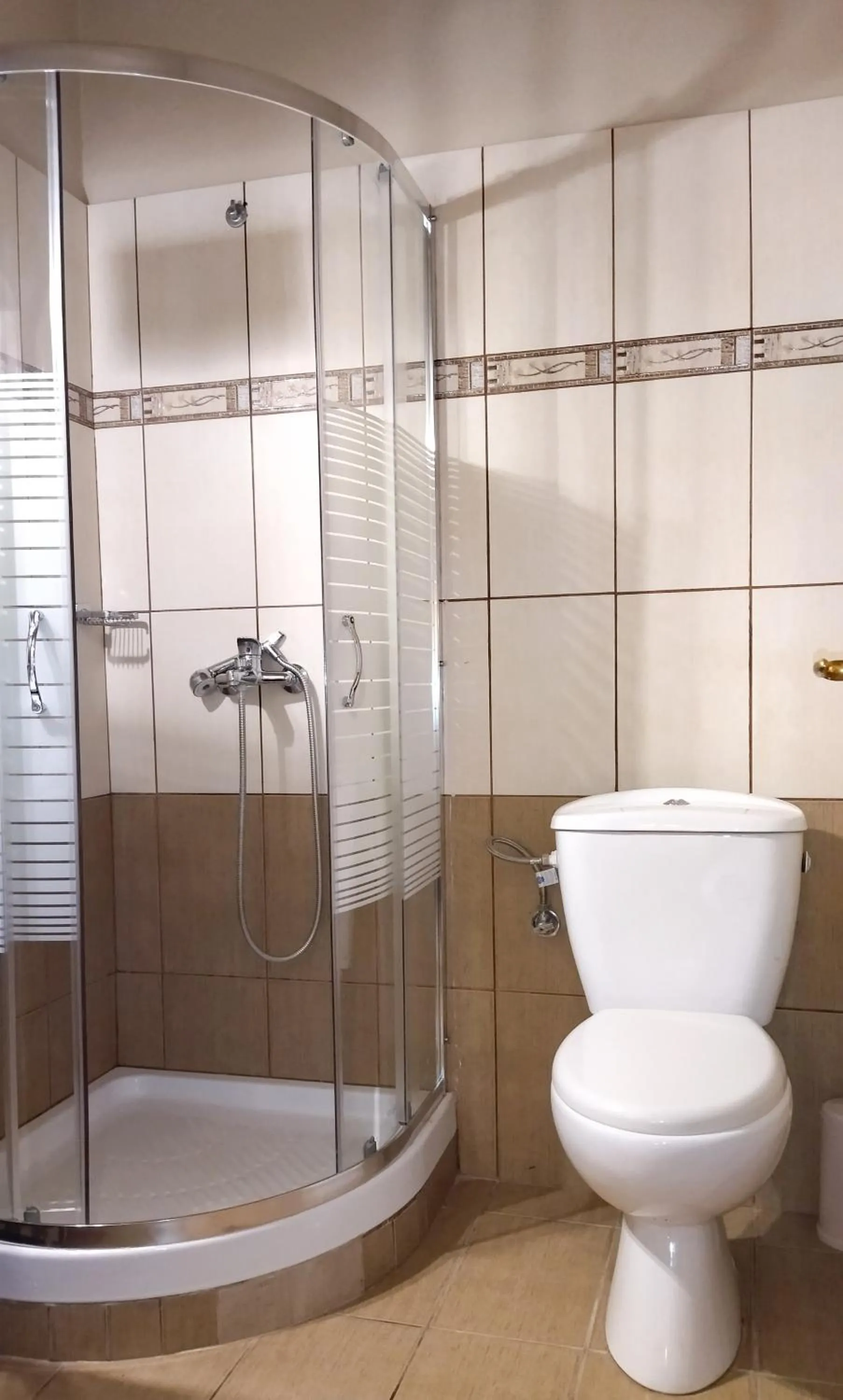 Bathroom in Yannis Hotel
