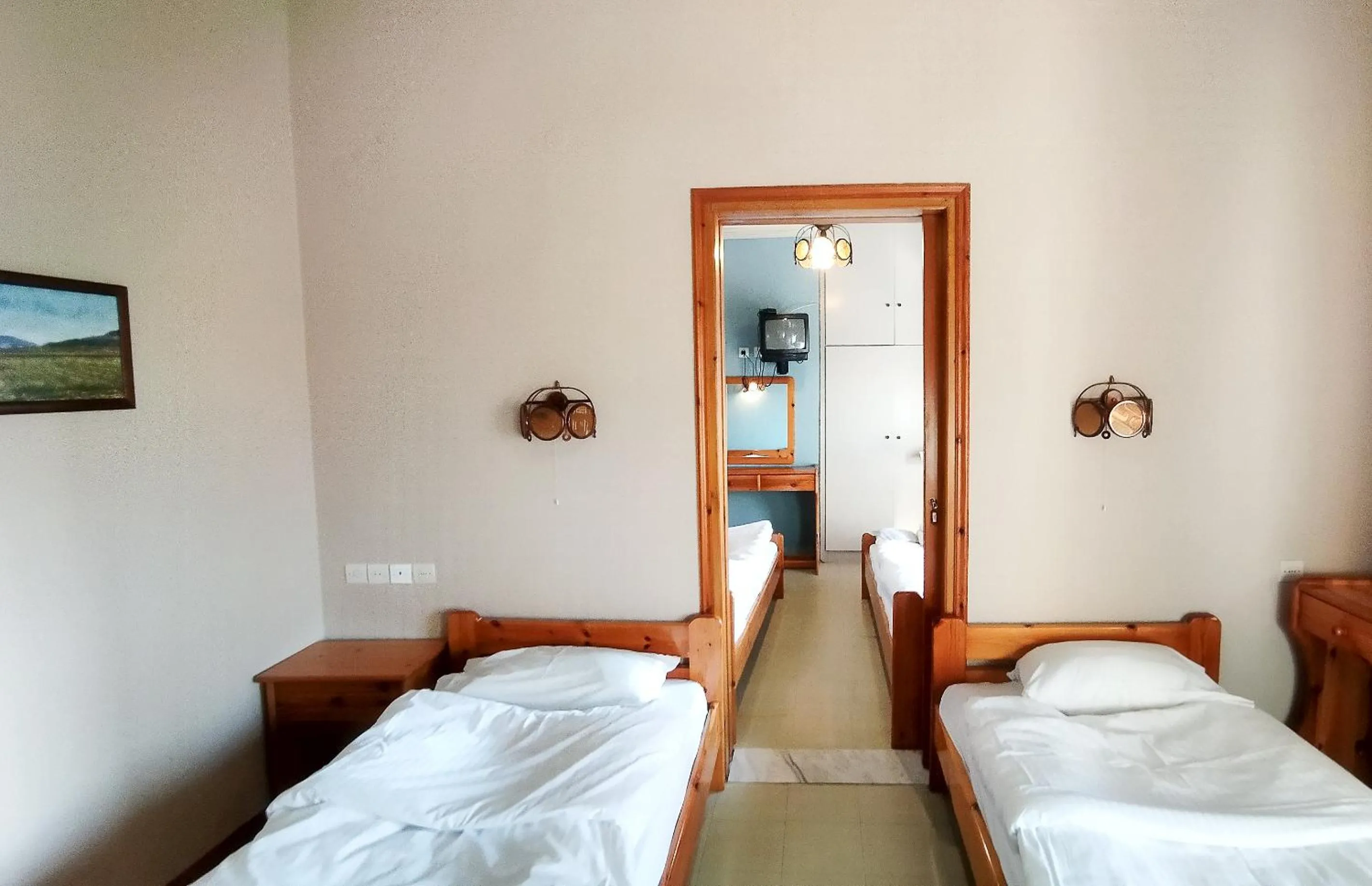 Photo of the whole room, Bed in Yannis Hotel