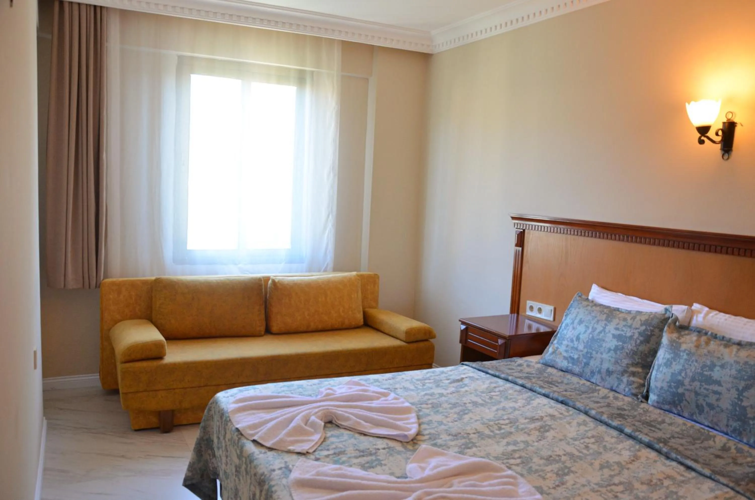 Bedroom, Bed in Rosy Suites Hotel