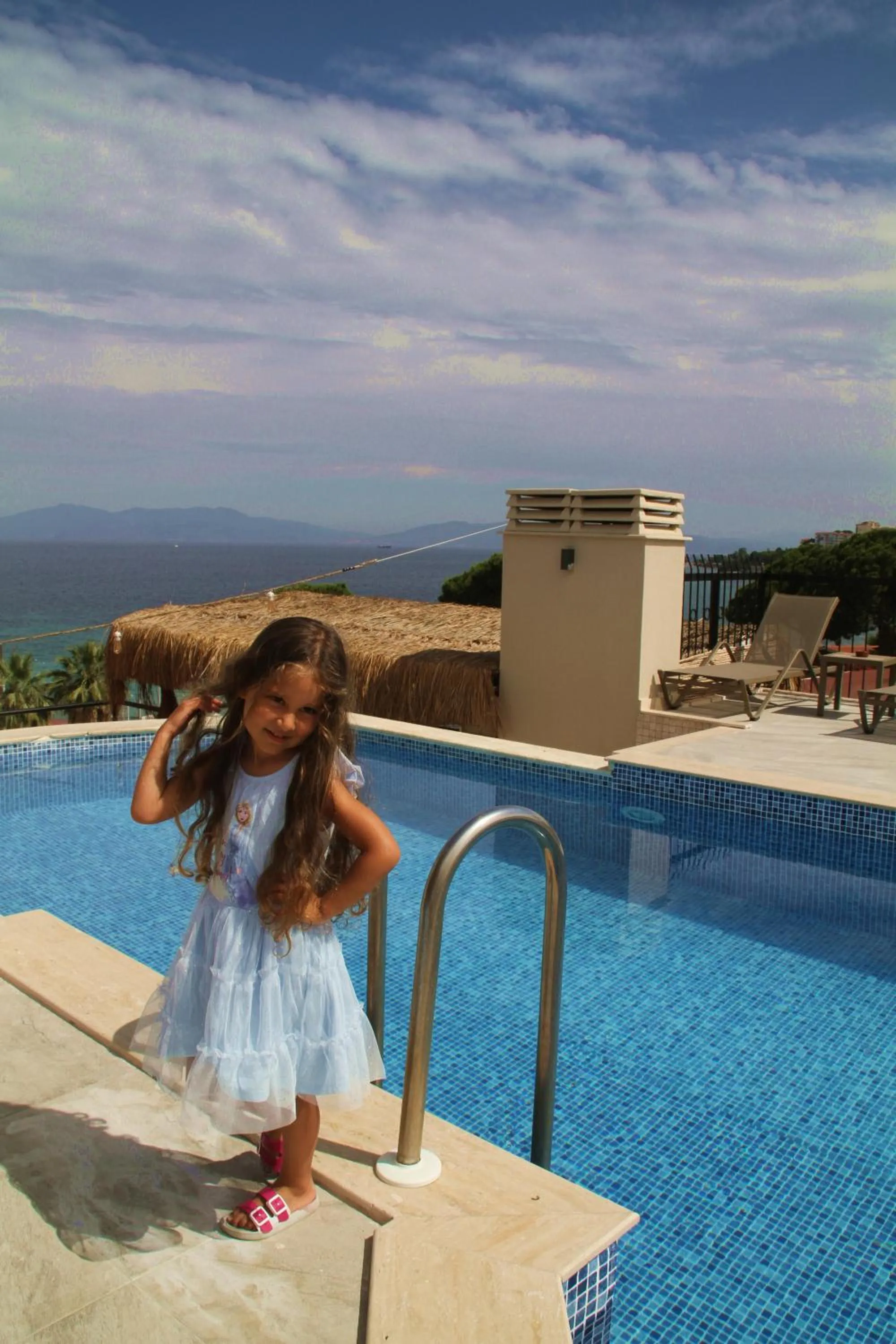 Swimming pool in Rosy Suites Hotel