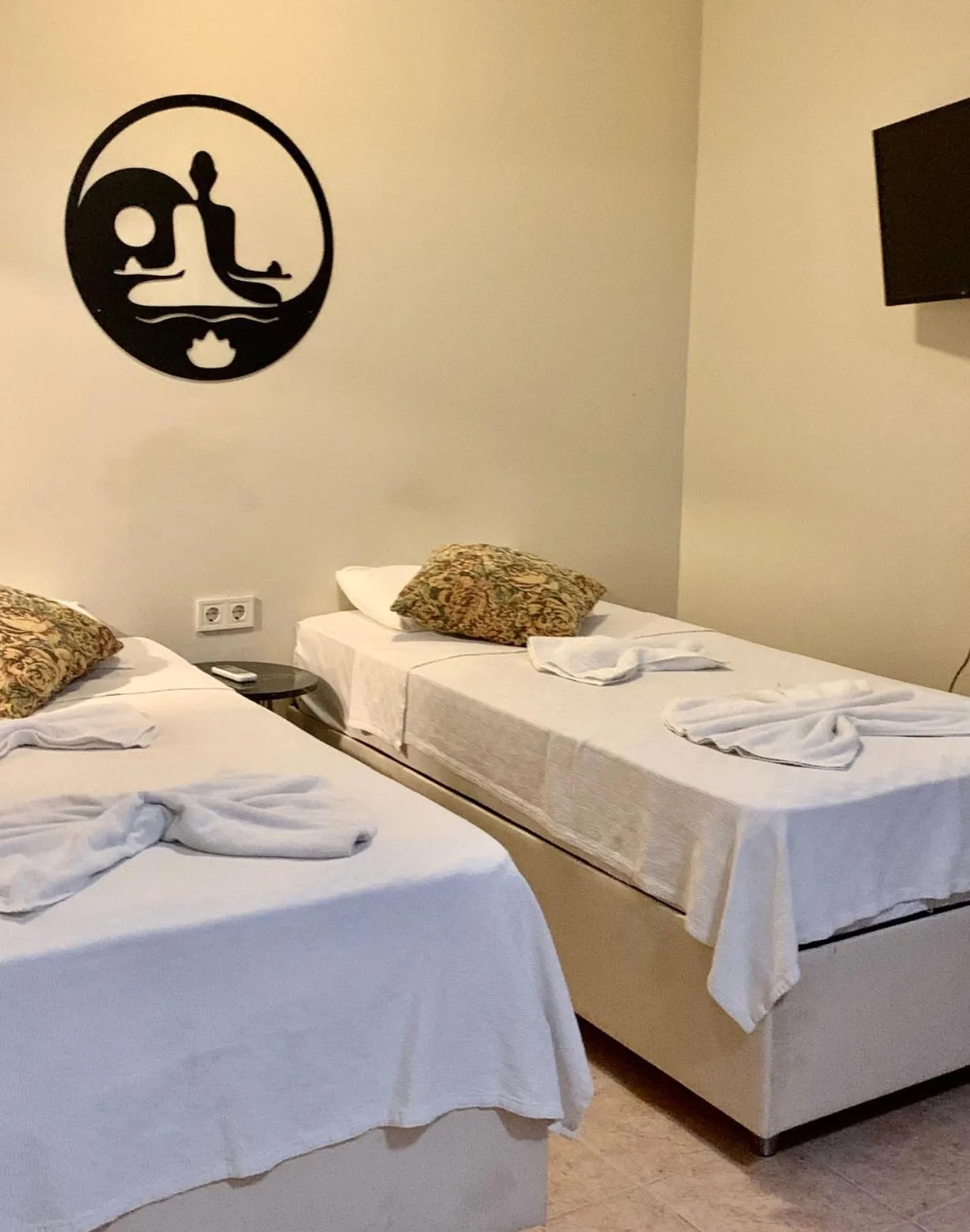 Bedroom, Bed in Rosy Suites Hotel