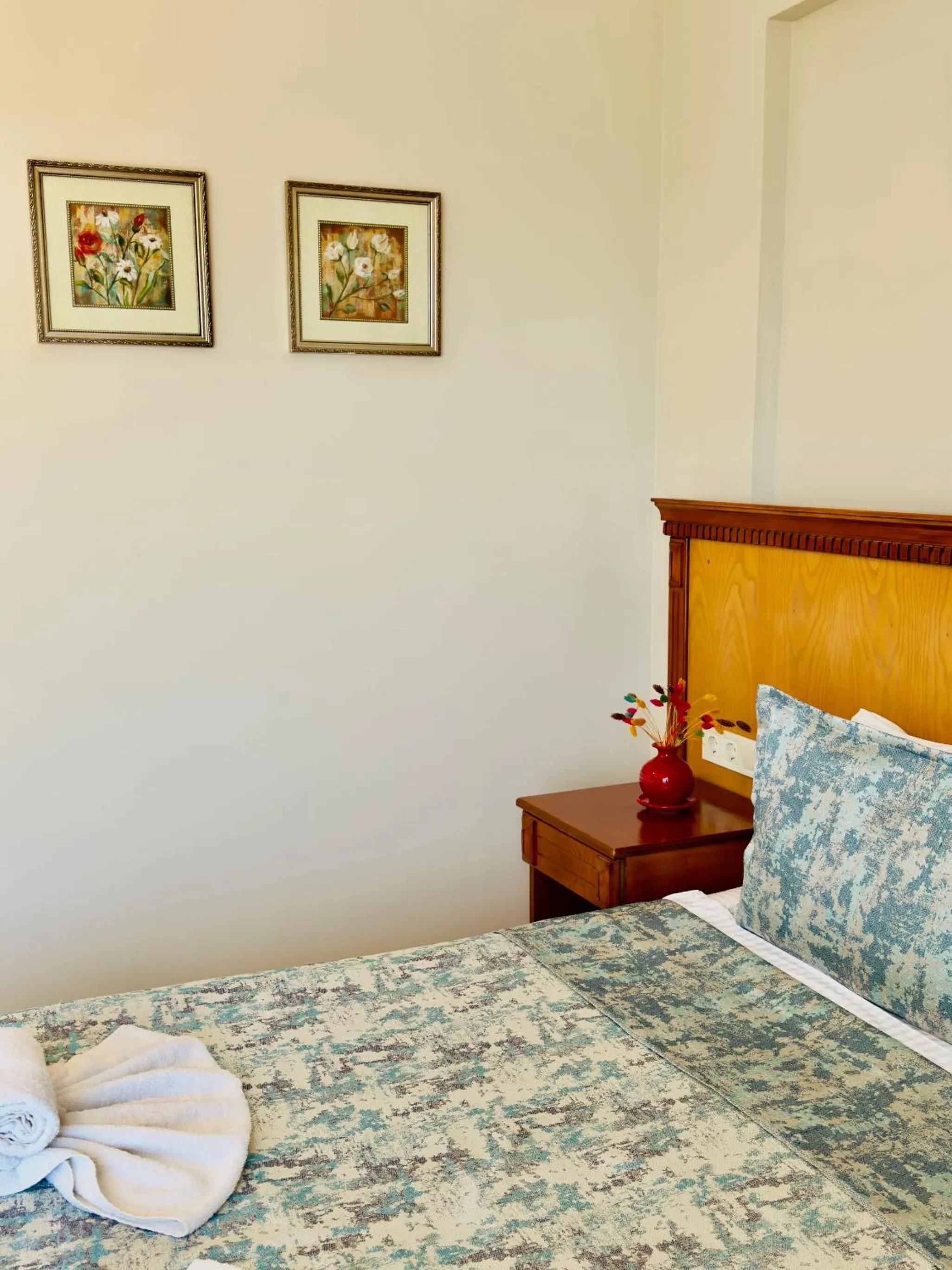 Bed in Rosy Suites Hotel