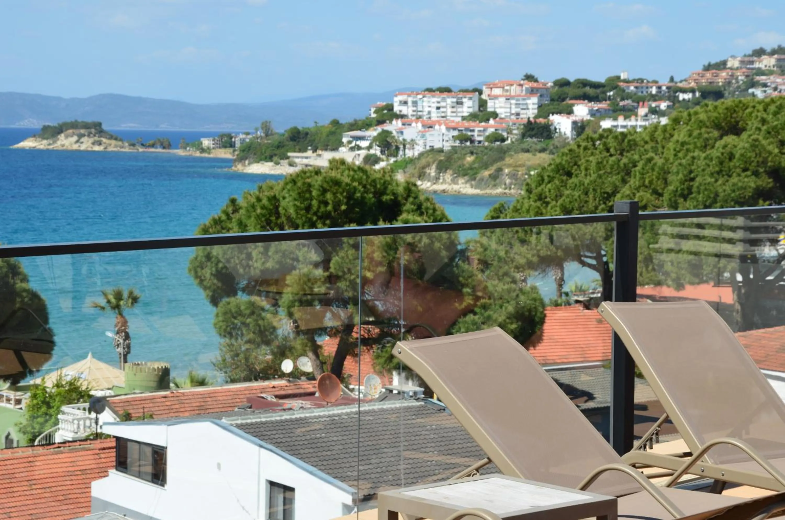 Swimming pool in Rosy Suites Hotel