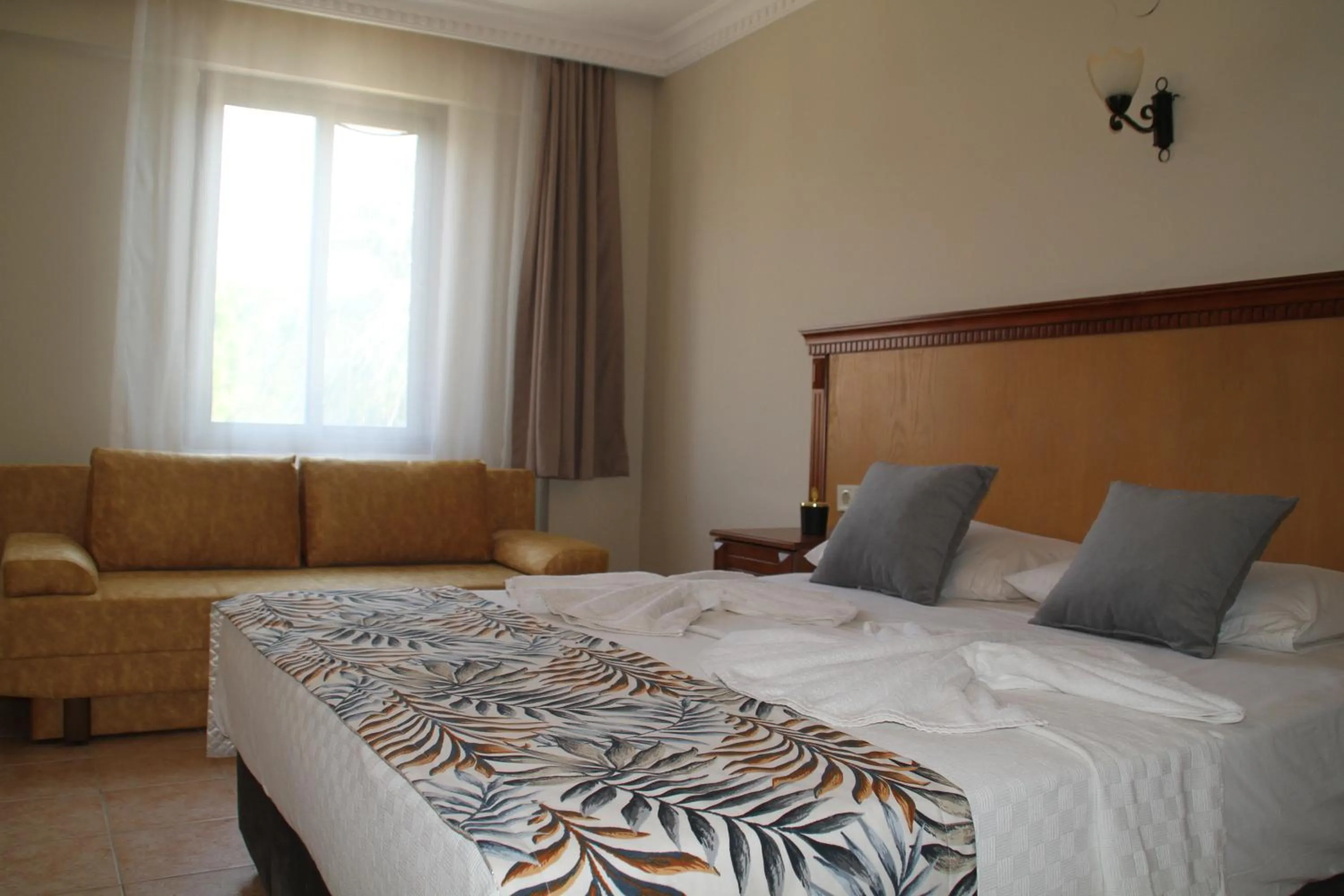 Bedroom, Bed in Rosy Suites Hotel