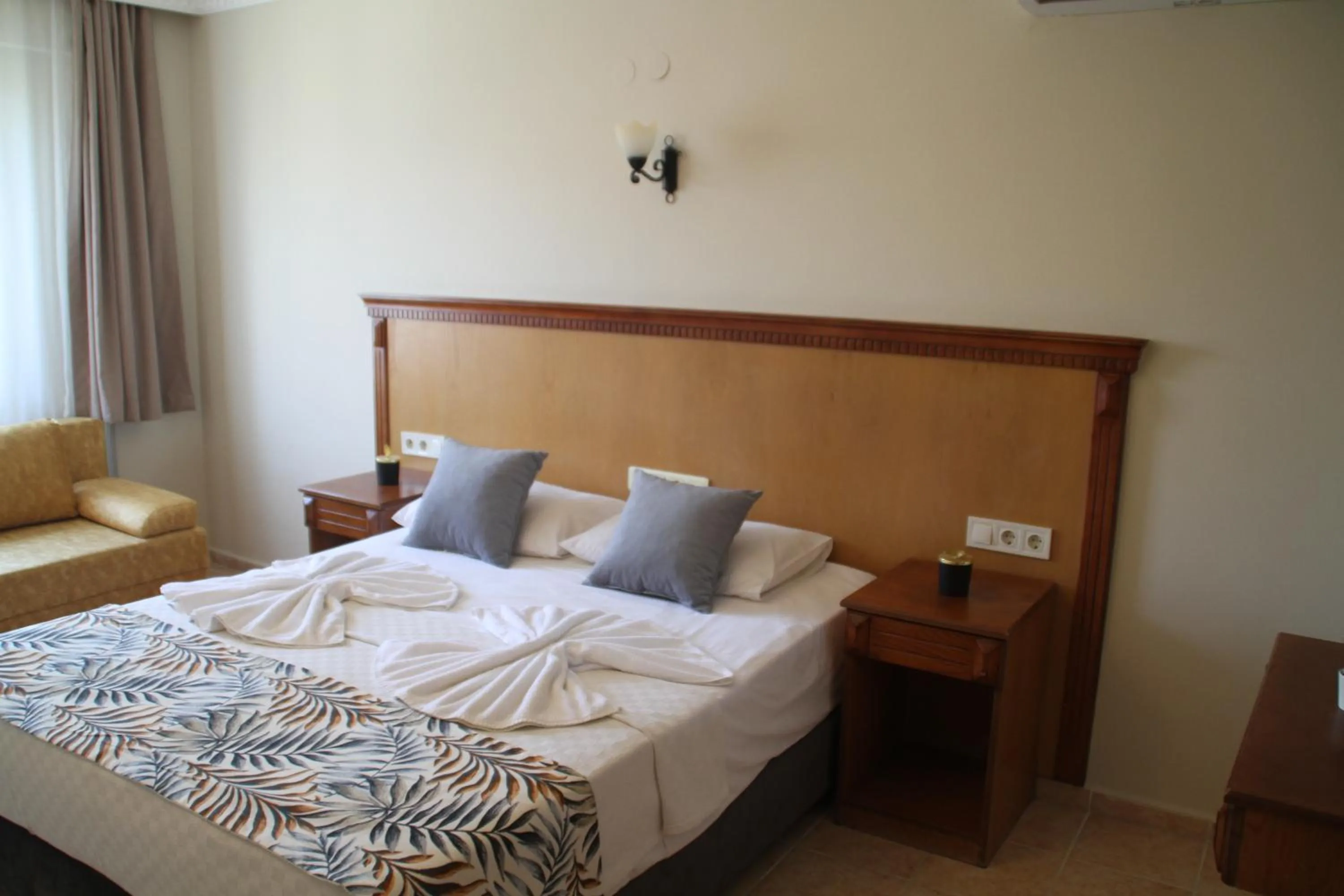 Bedroom, Bed in Rosy Suites Hotel