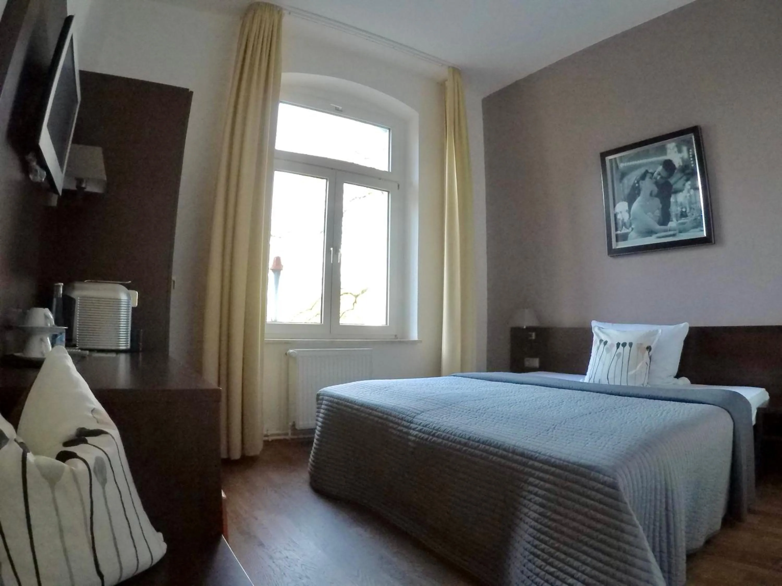 Photo of the whole room, Bed in DAS Steeps Ihr Brauhaus und Hotel