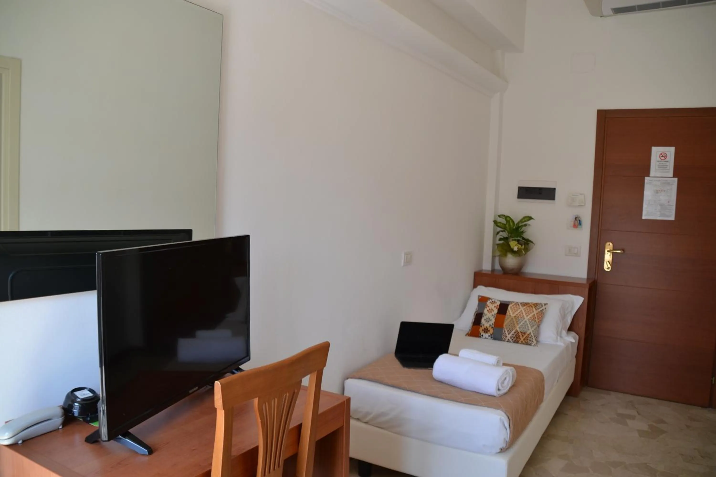 Bedroom, Bed in Hotel Villa del Parco