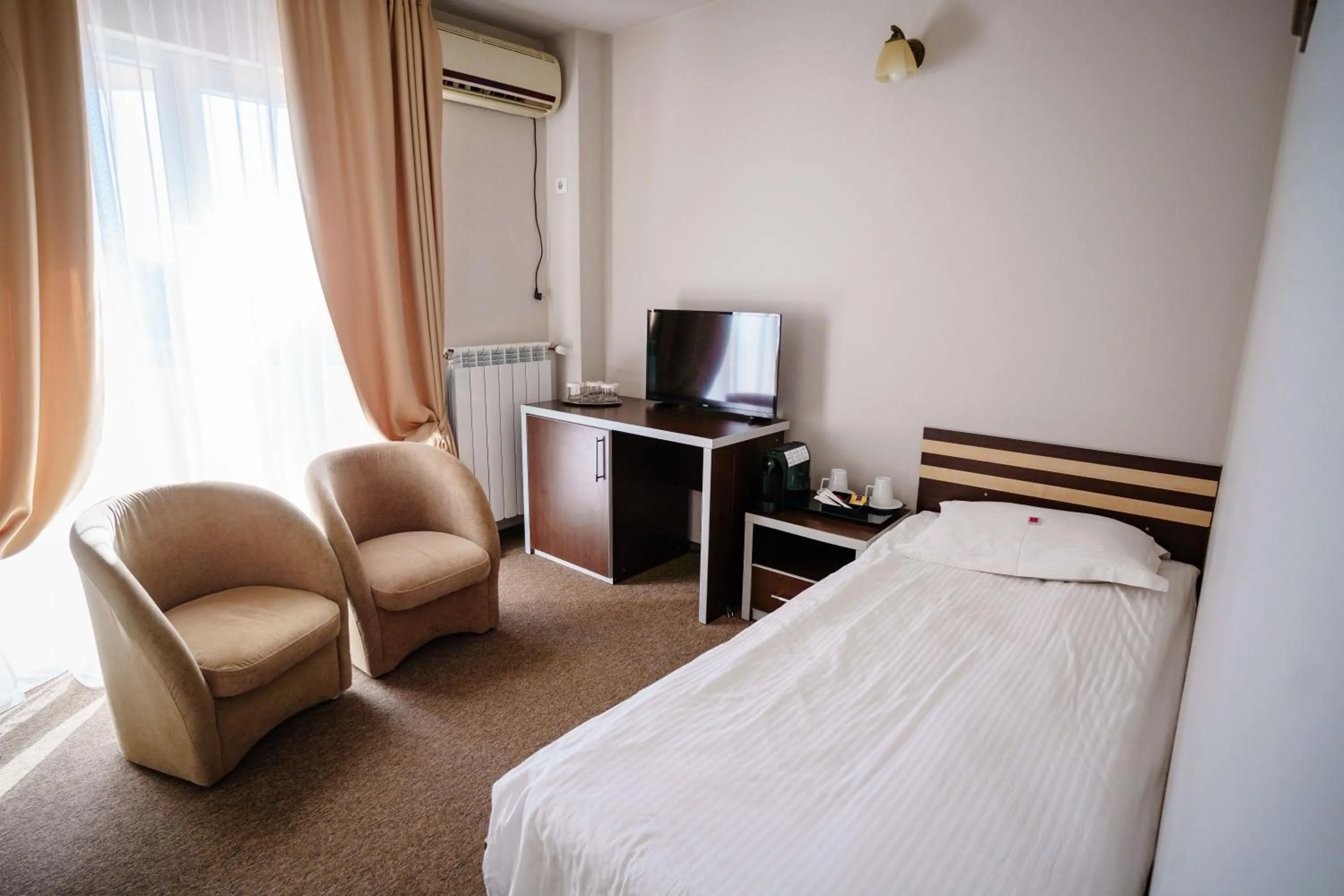 Photo of the whole room, Bed in Bacolux Diana, Herculane