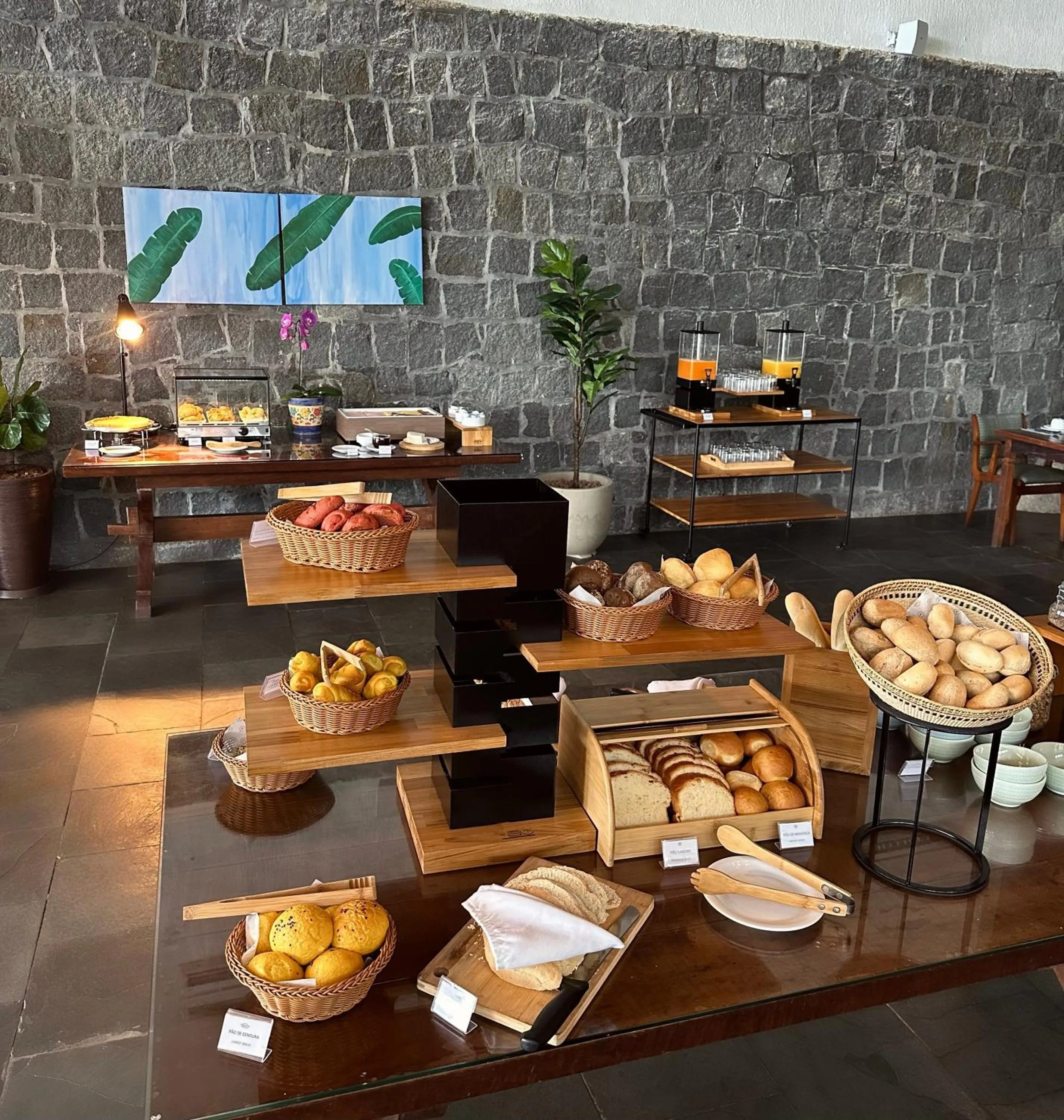 Buffet breakfast in Hotel Mercedes